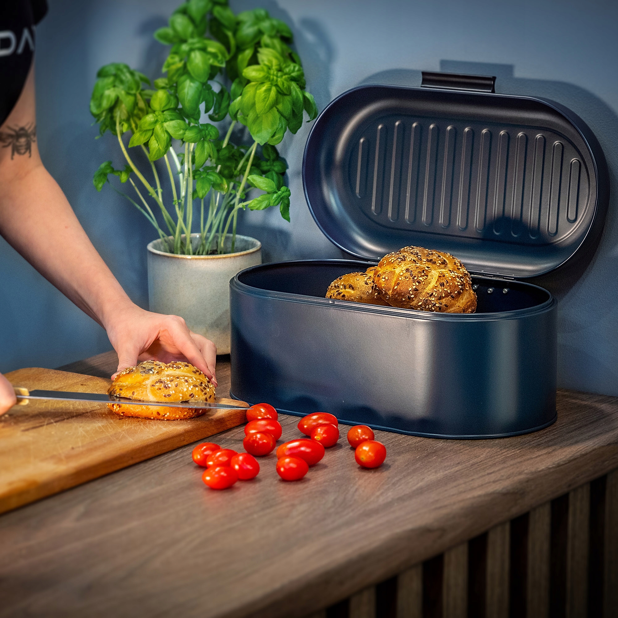 CHLEBAK POJEMNIK NA PIECZYWO CHLEB GRANATOWY STAL Marka Kadax