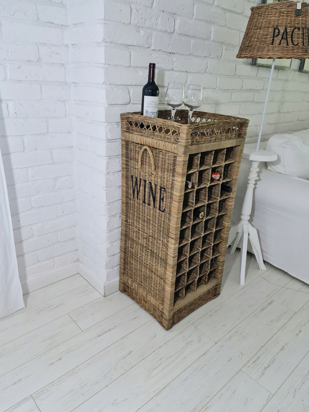 Rustykalny Rattanowy Regał Na Wino Hampton Winiarka Butelki Stojak 100 cm