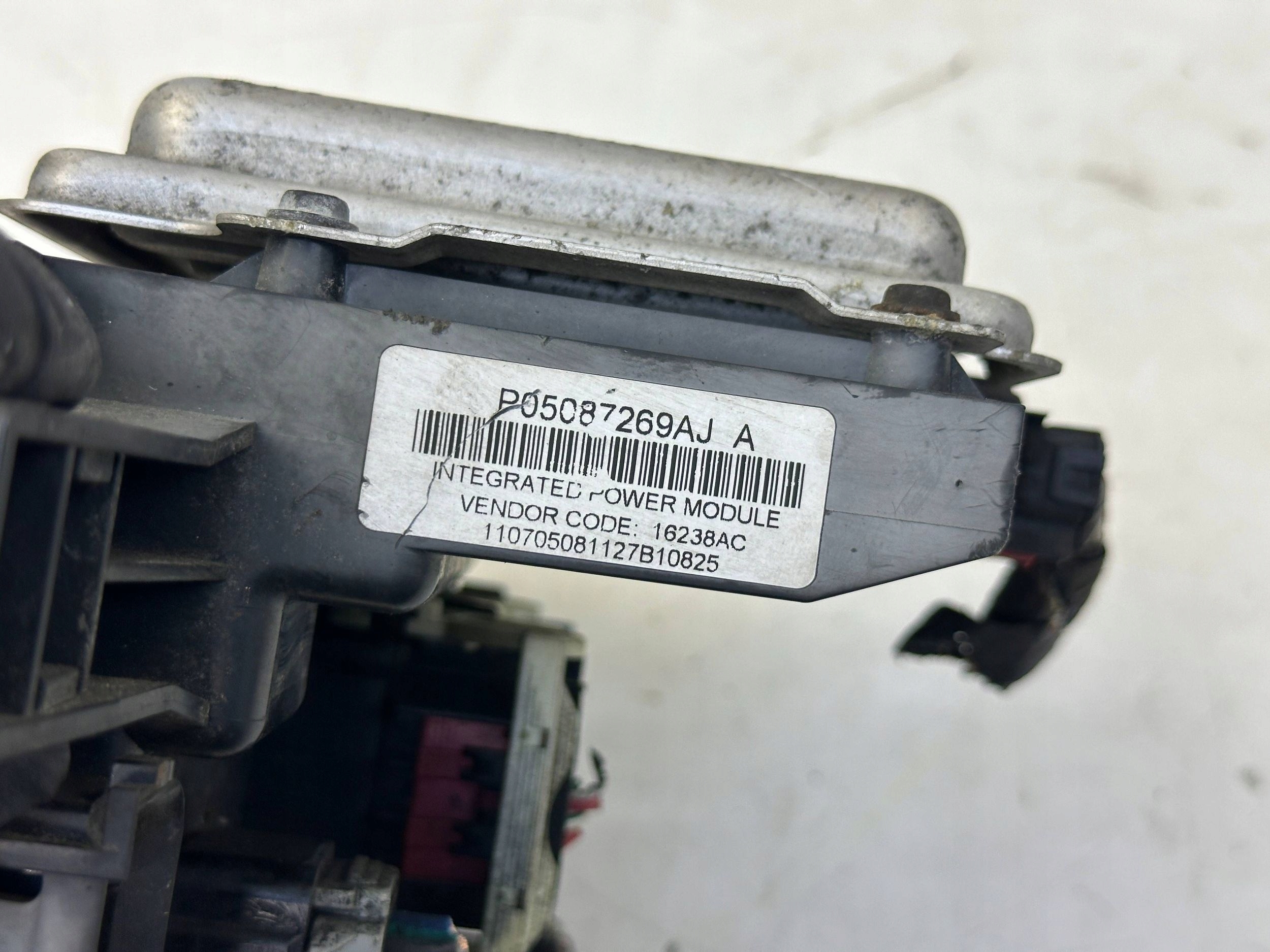 блок предохранителей модуль управления P05087269AJ CHRYSLER 300C