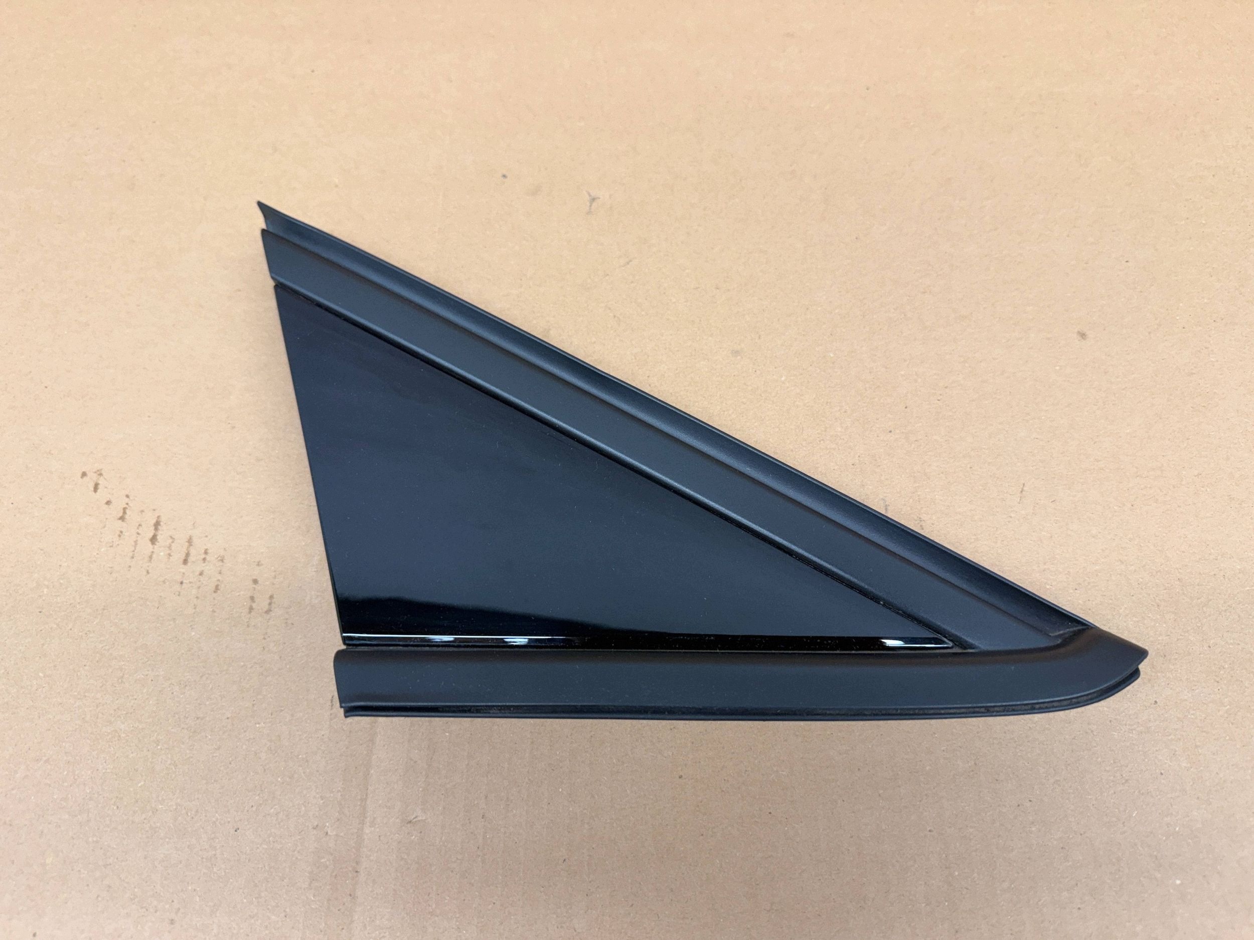 C3 Aircross triangle couverture aile droite avant 13471242