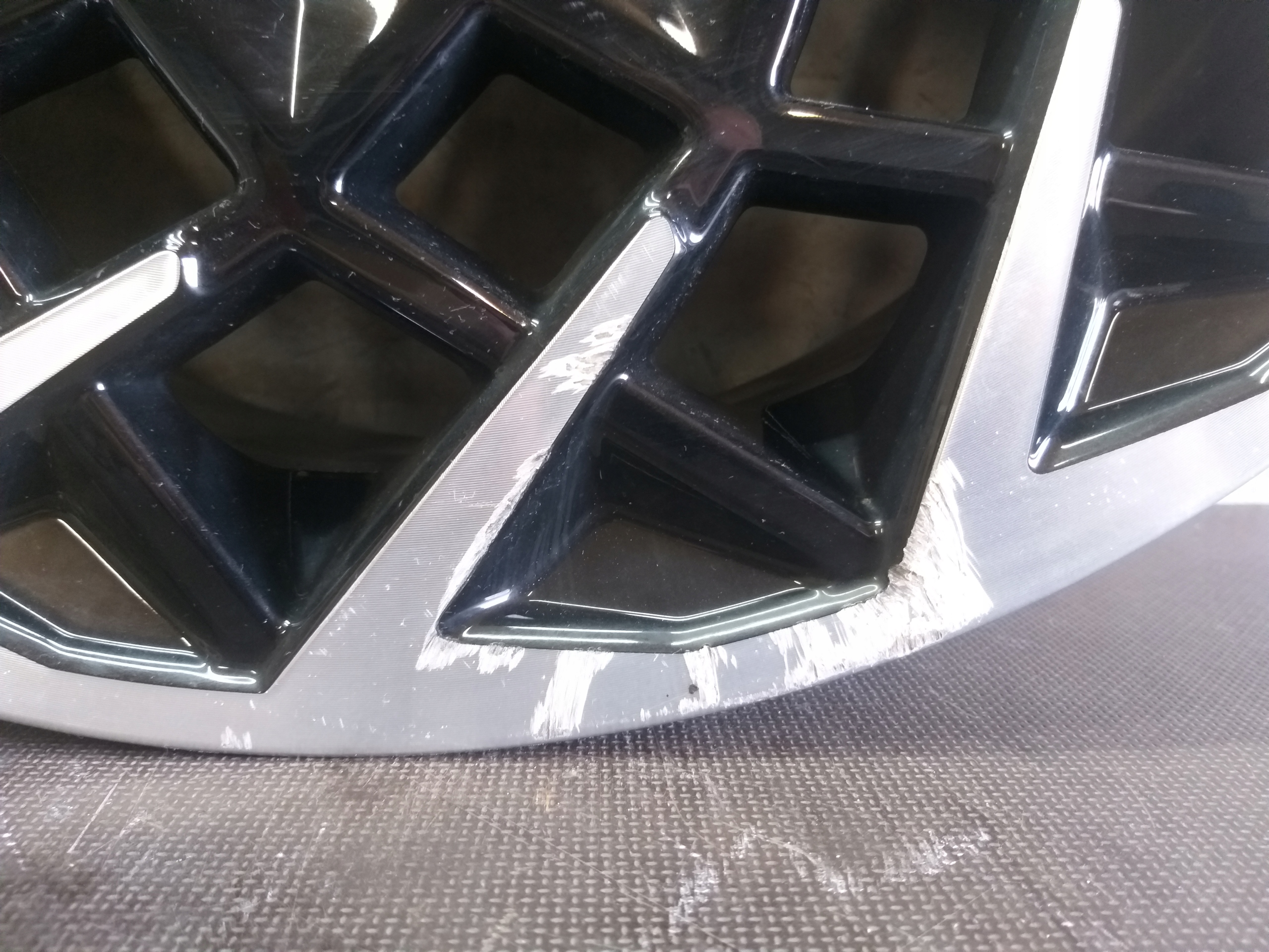 disk hliníkový HYUNDAI 8,5J 5X114,3 20" ET54,5
