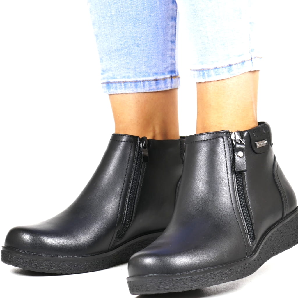 Černé Kotníkové Boty Z Kůže Na Klínku S Regulací, Dva Zipy, Pohodlná Kůže 37