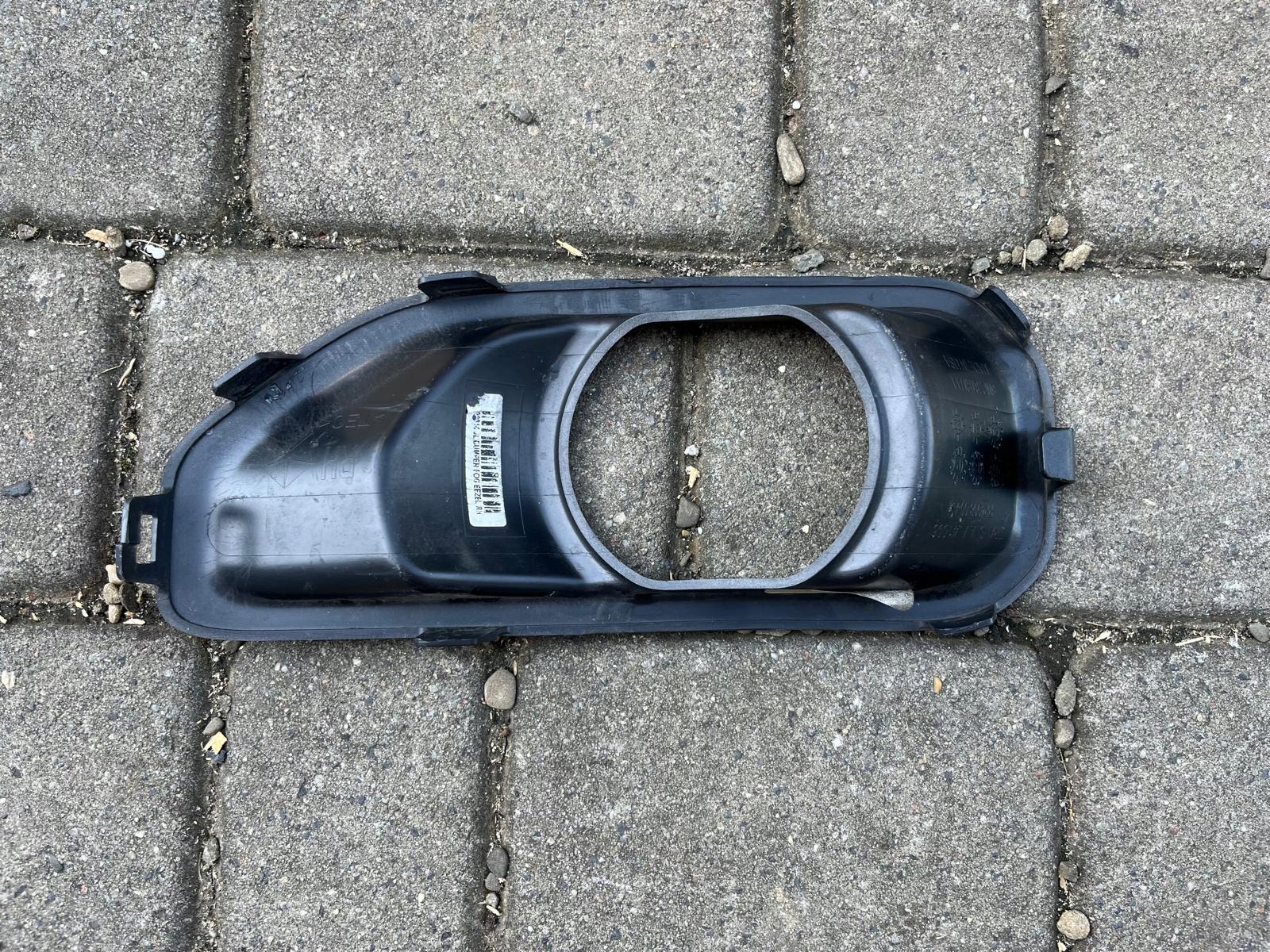 RAMKA PRAWA HALOGENU OSŁONA OBRAMÓWKA JEEP WRANGLER JL GLADIATOR Numer katalogowy części 6NC78TRMAA 11