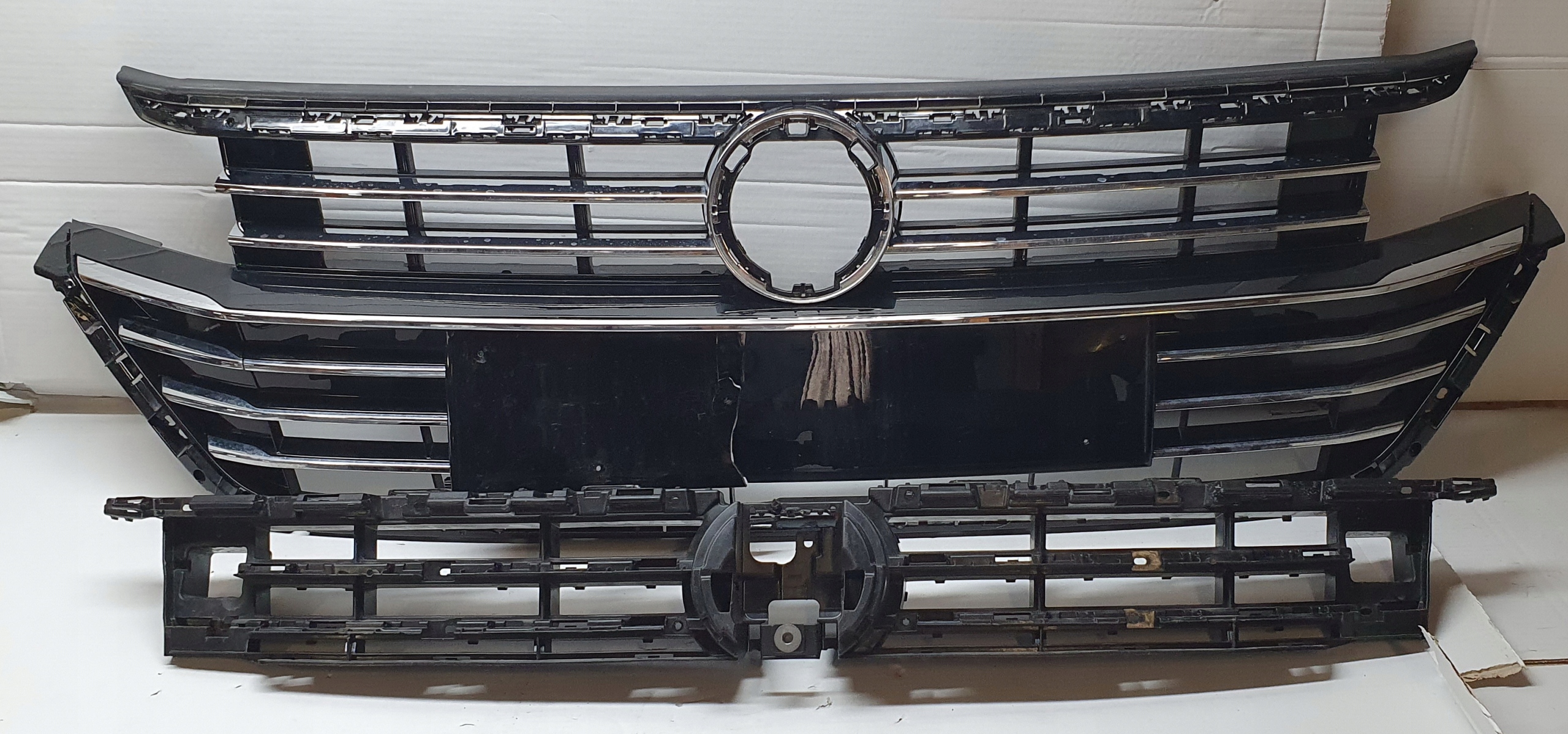 Решетка радиатора VW Arteon 2017r 3g8853655a