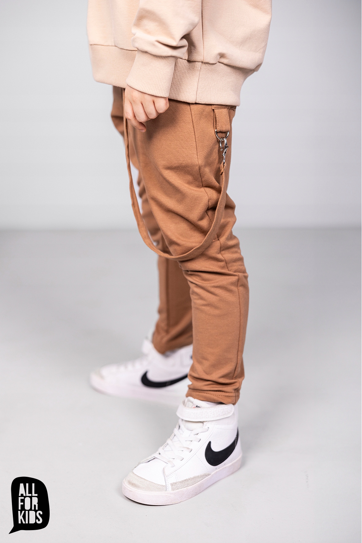 ELEGANCKIE spodnie chłopięce All For Kids KARMELOWE 140/146 Marka All For Kids