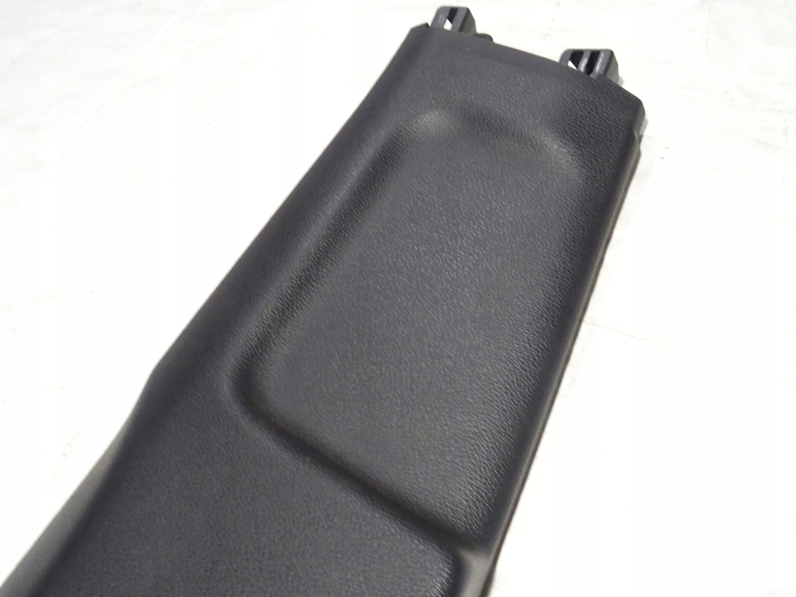 OSŁONA SŁUPKA ŚRODKOWEGO LEWA VW JETTA VI 6 5C6 Producent części Volkswagen OE