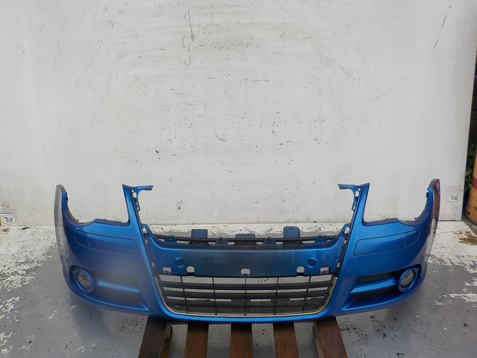 96 VOLKSWAGEN EOS bumper front front below XSENON washers