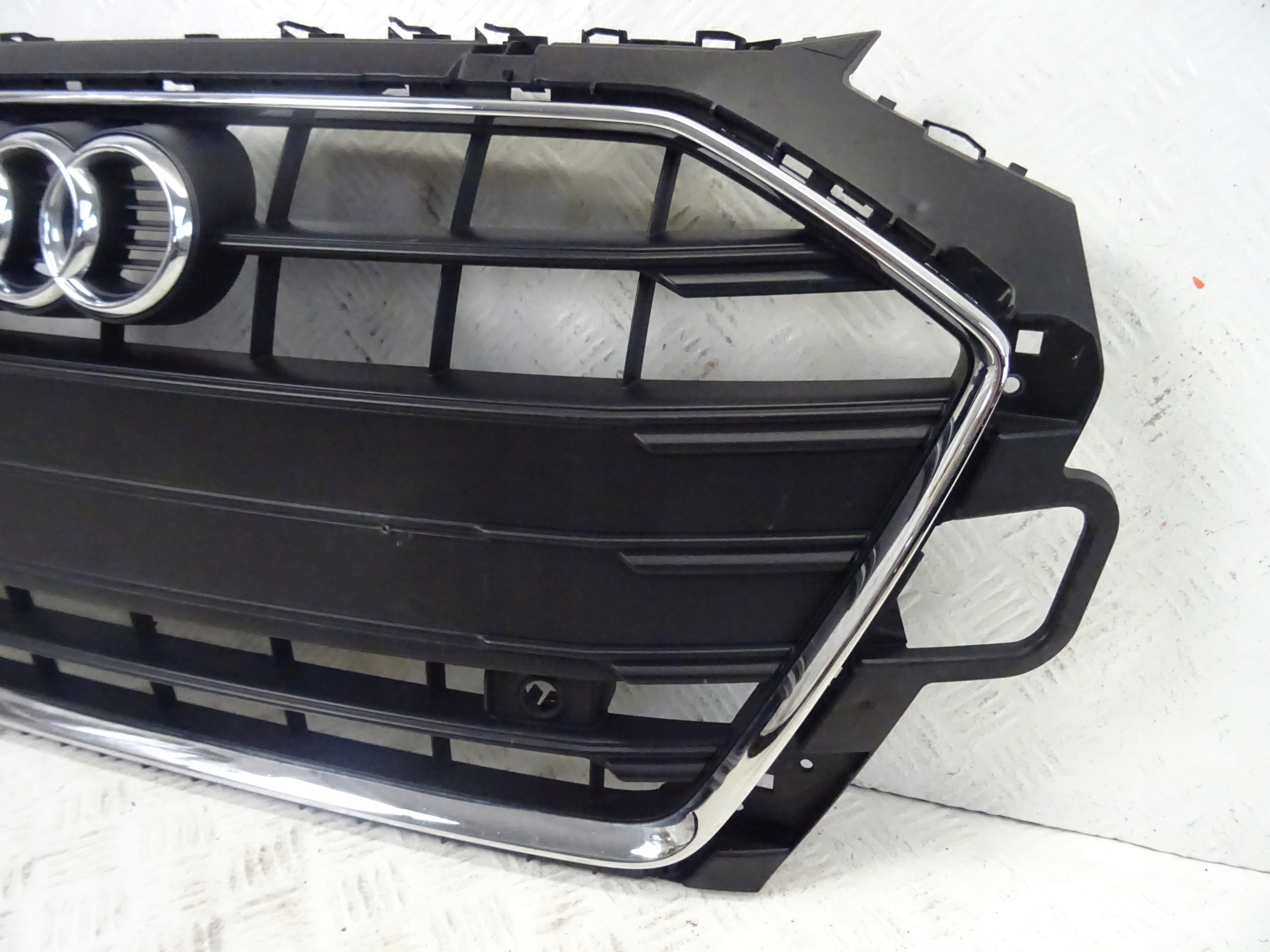 grill grille front front AUDI A4 B9 LIFT 8W0853651DB
