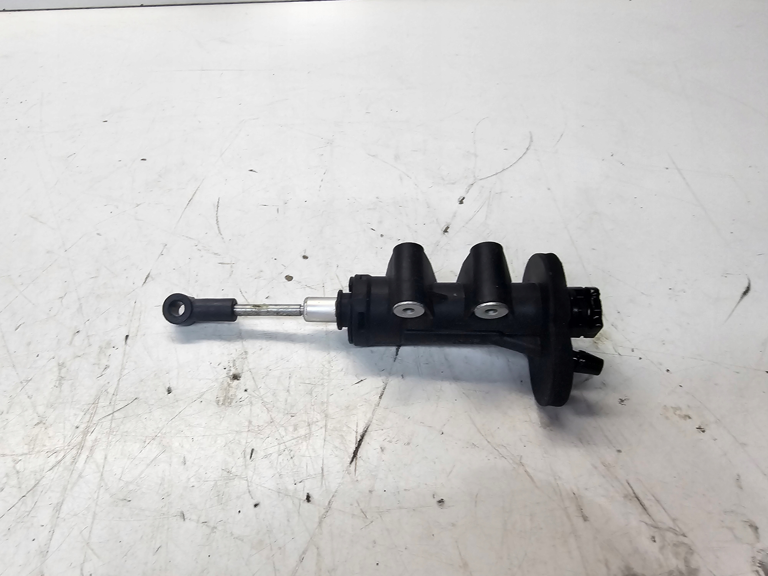 pumpa spojky AUDI A6 C6 4F0721401B