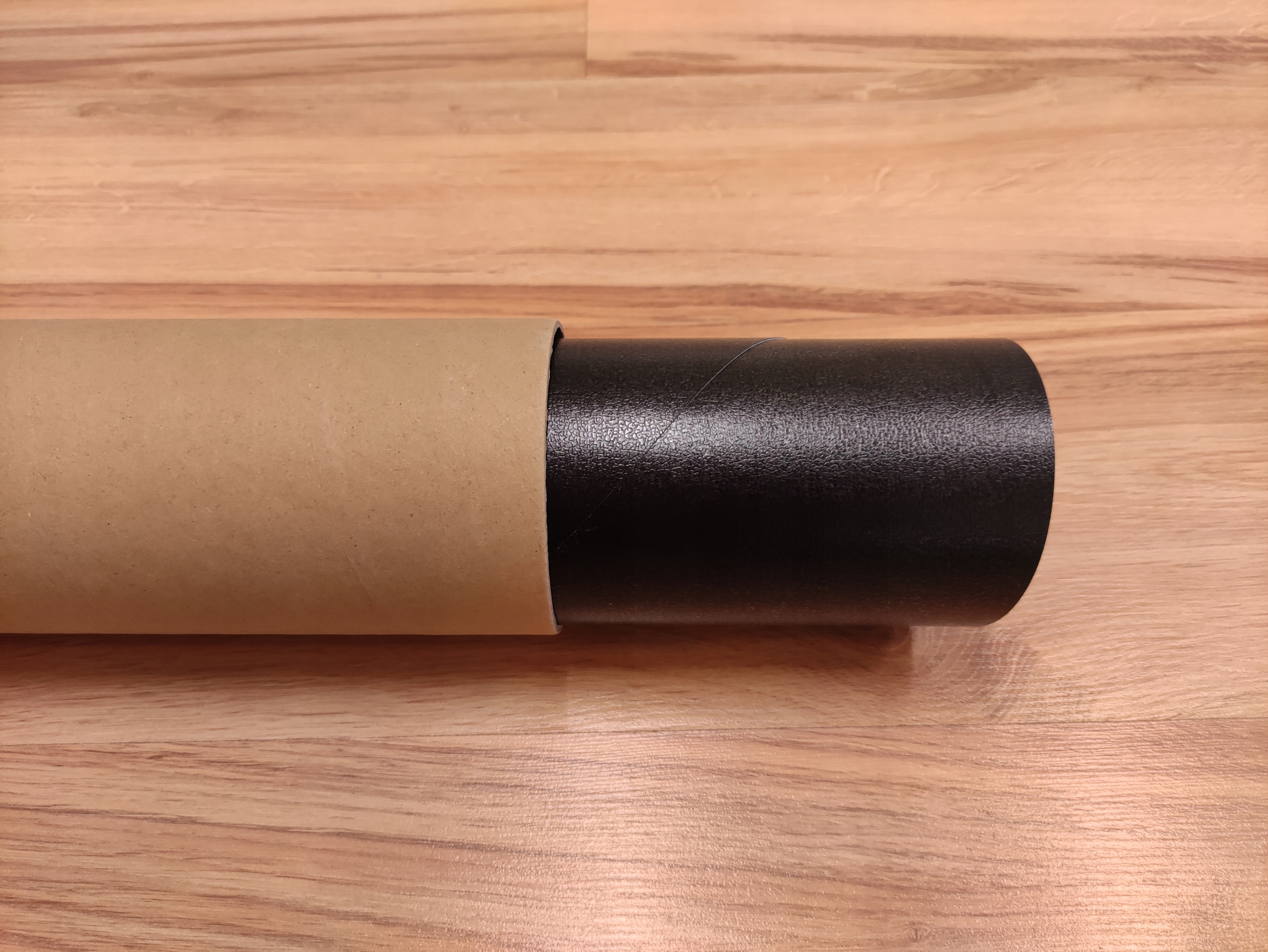 Mata Ochronna pod krzesło 70x100 naklejana CZARNA Materiał tworzywo sztuczne