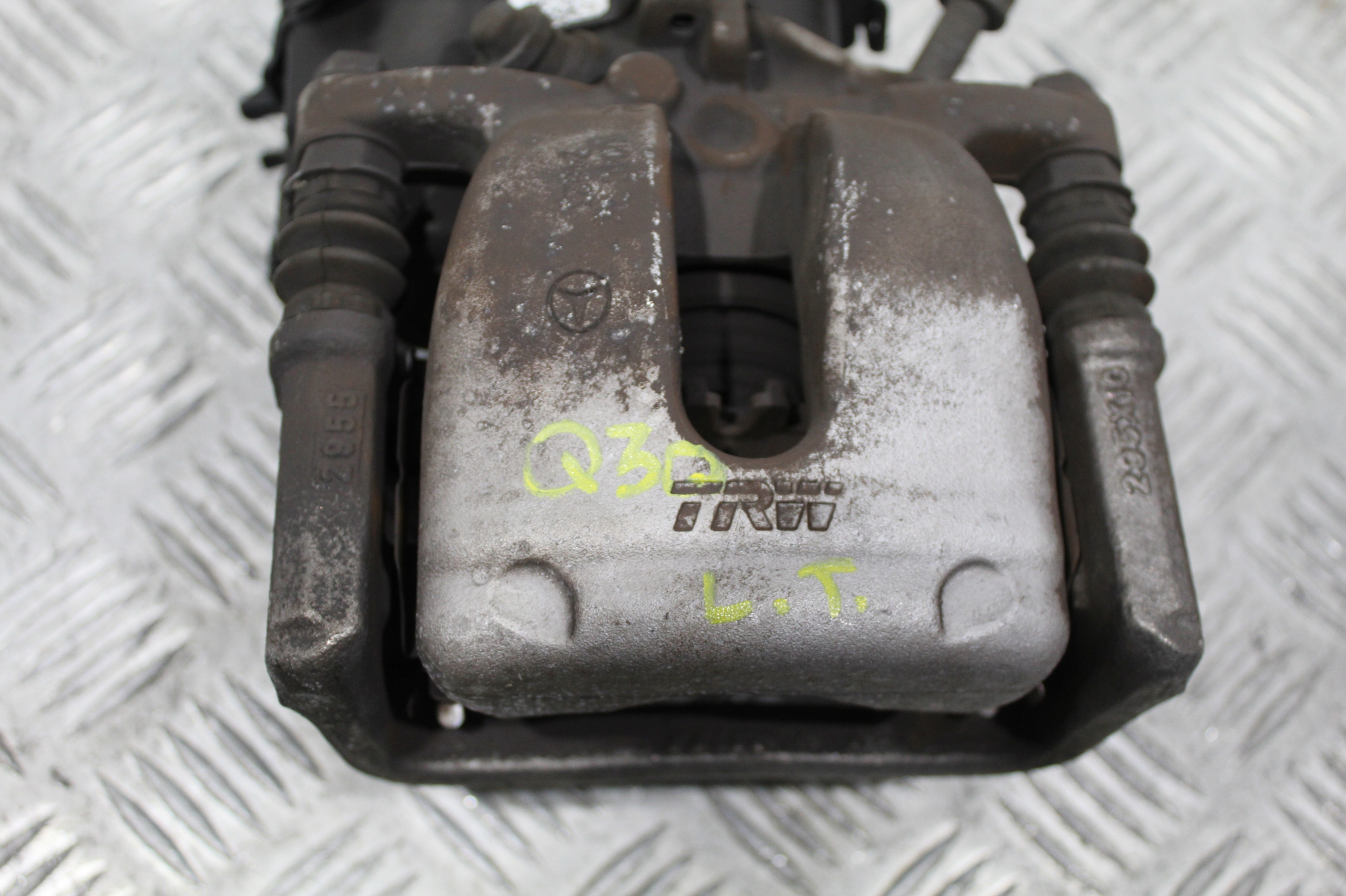 caliper brake left rear part INFINITI Q30