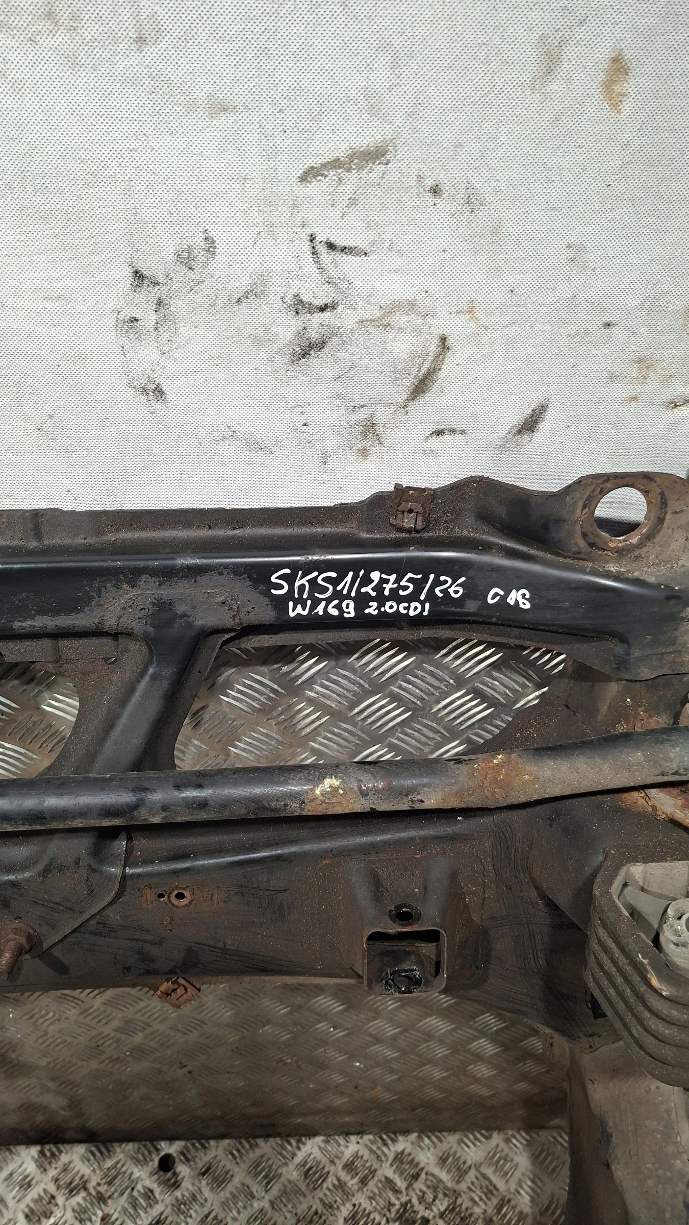 axle beam sider of the engine MERCEDES W169 2.0CDI