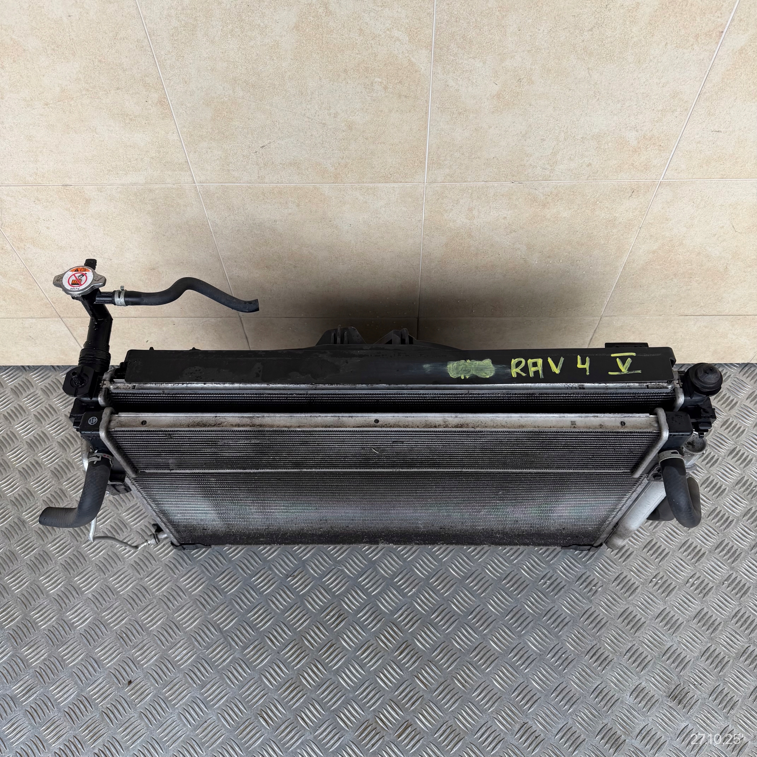 radiator complete TOYOTA RAV4 RAV-4 V 2020 ROK