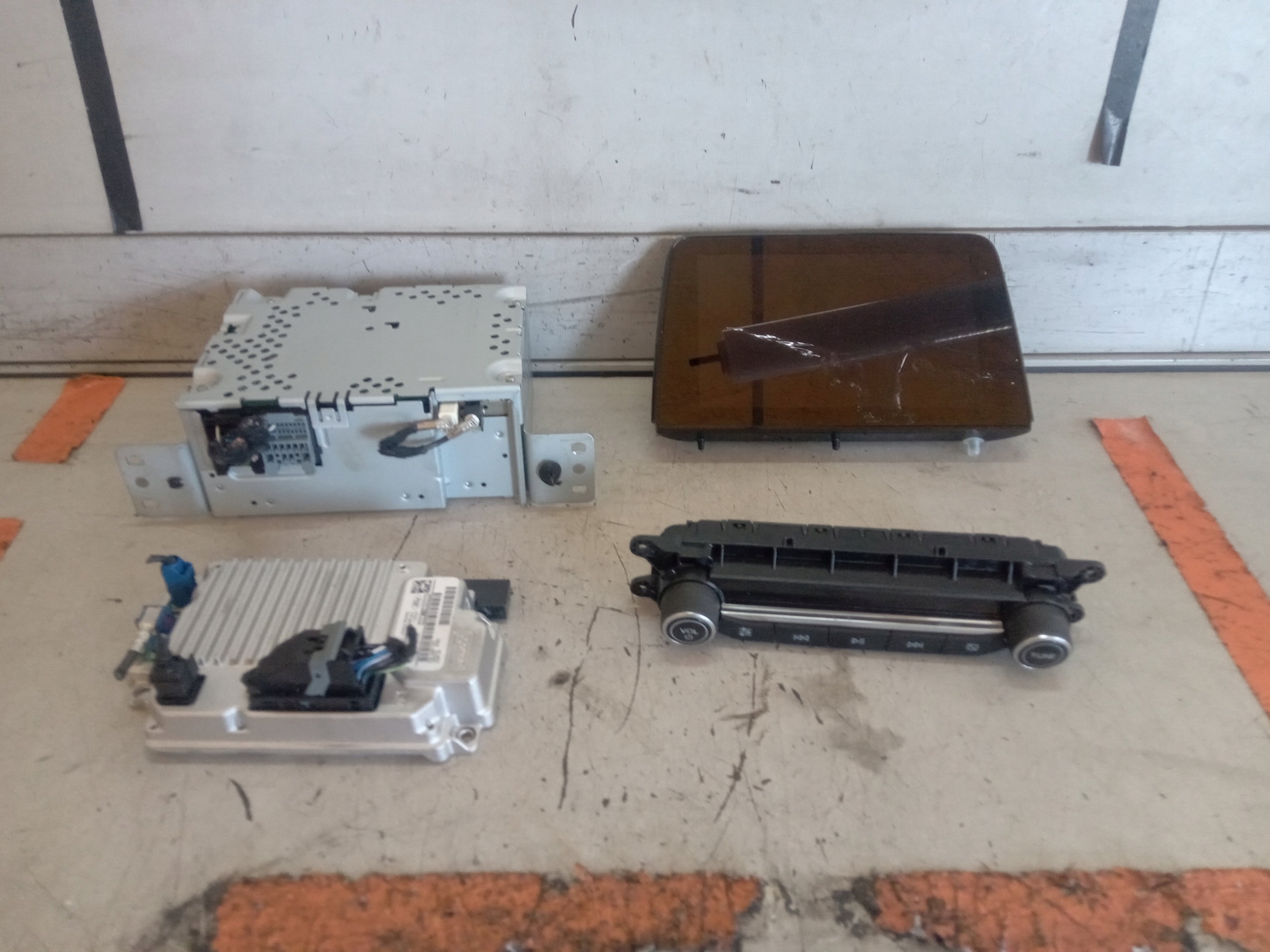 JX71-18K810-LR - FORD FOCUS MK4 РАДИО НАВИГАЦИЯ SYNC