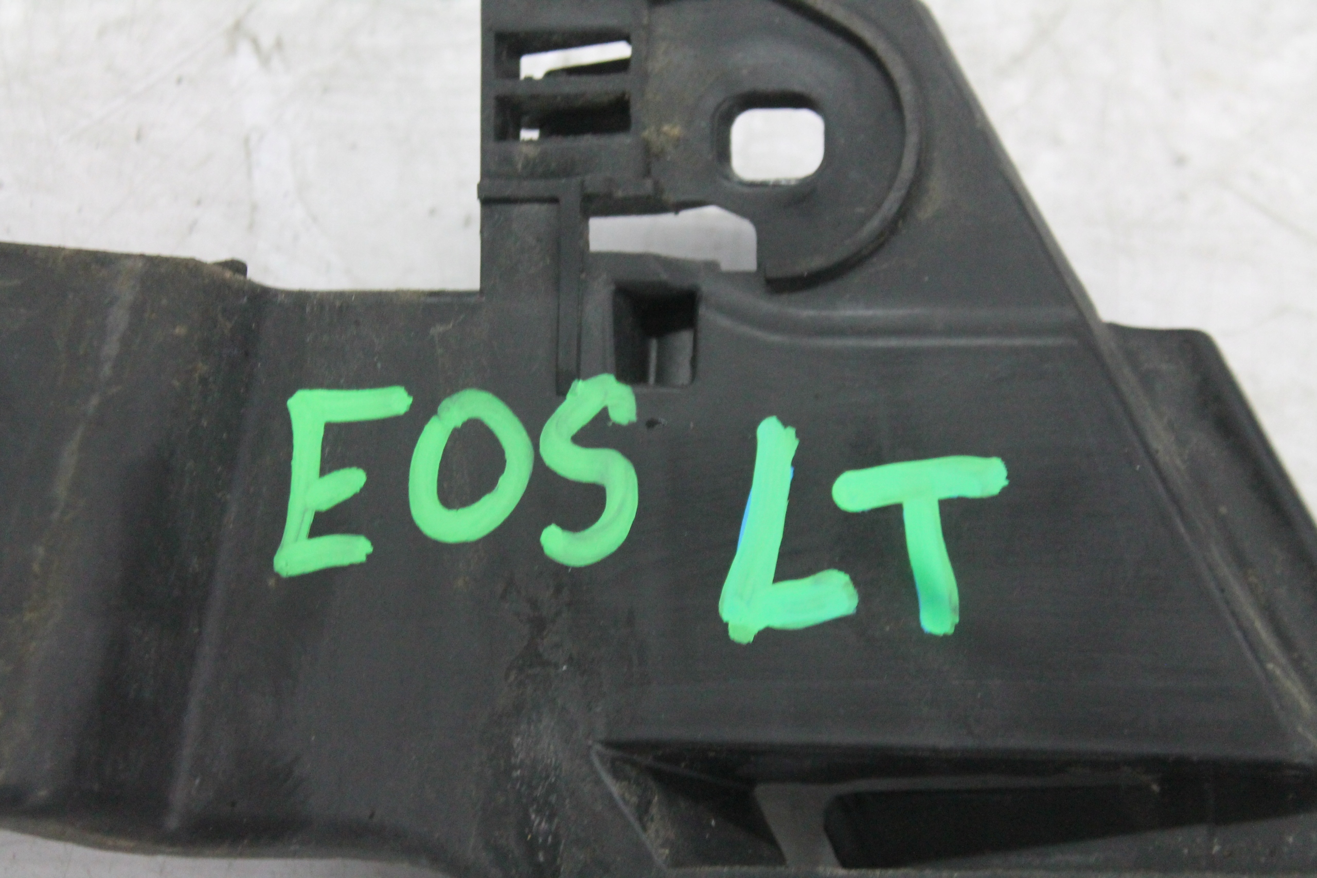 SUPPORT GAUCHE ARRIÈRE 1Q0807393 VW EOS 05-10
