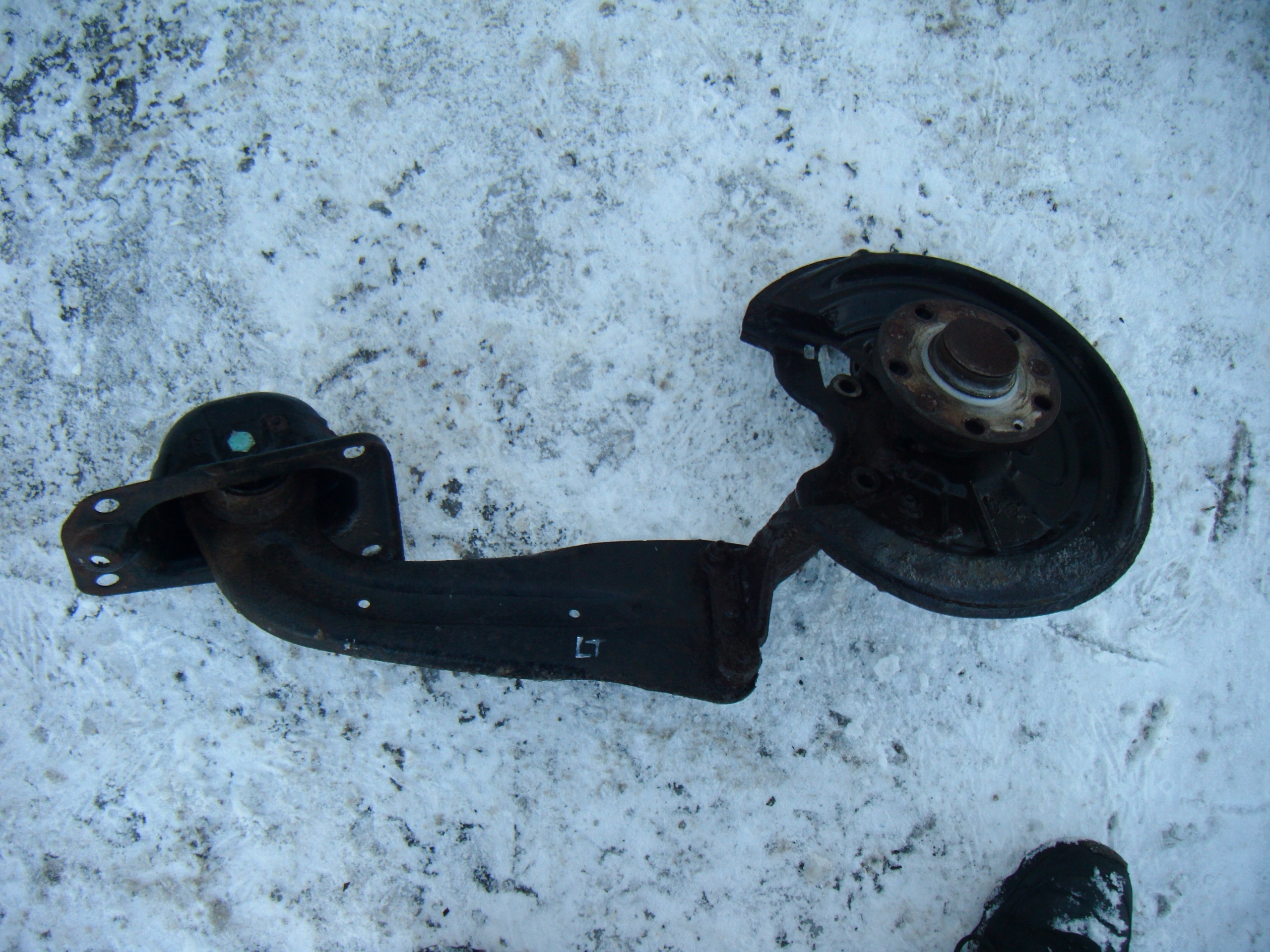 VW TOURAN I 2.0 TDI 2003-2015 ZWROTNICA PIASTA WAHACZ LEWY TYŁ