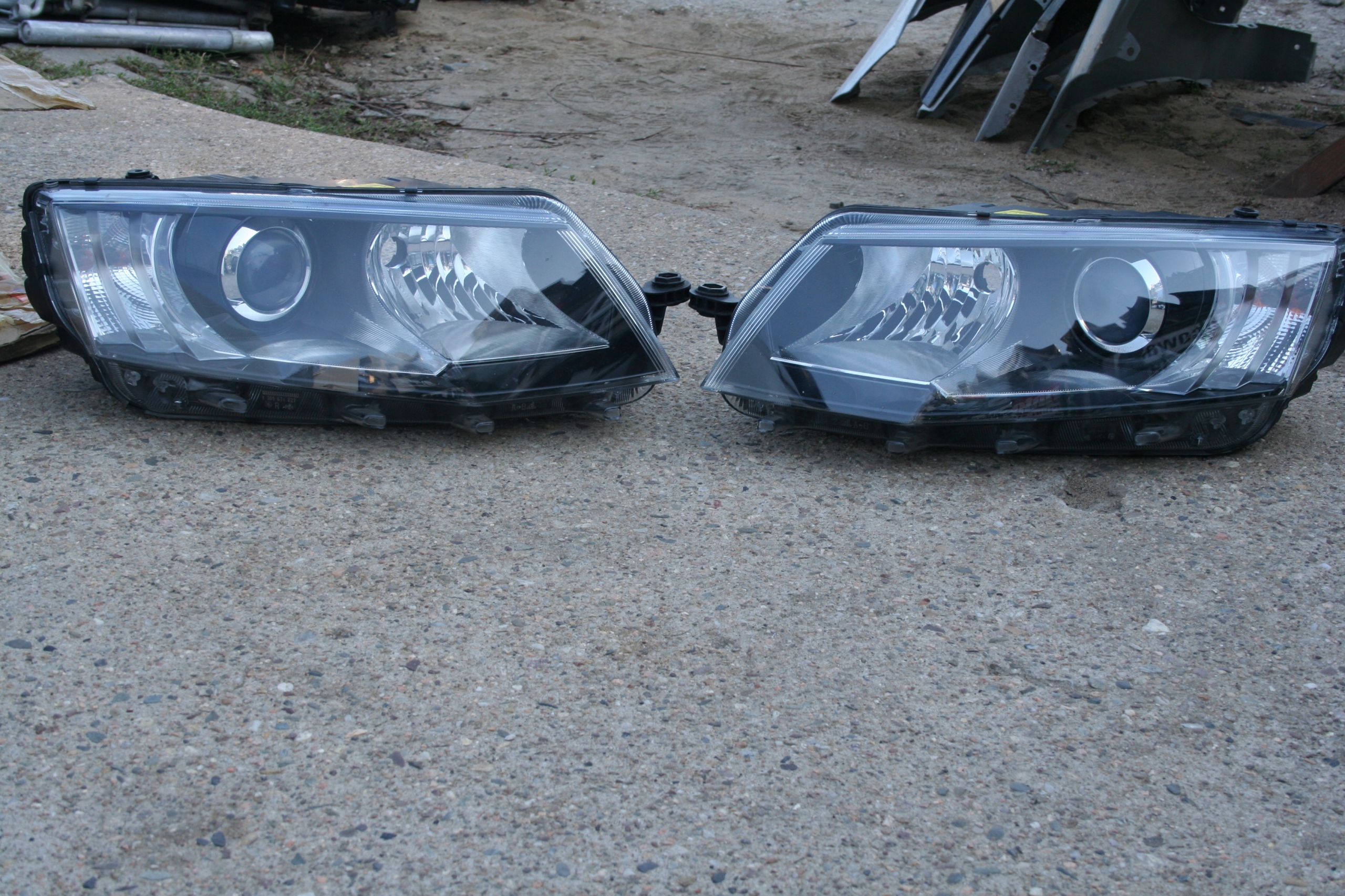 OCTAVIA 3 ПІД КСЕНОН - АДАПТИВНА - ПРАВИЙ I ЛІВИЙ.