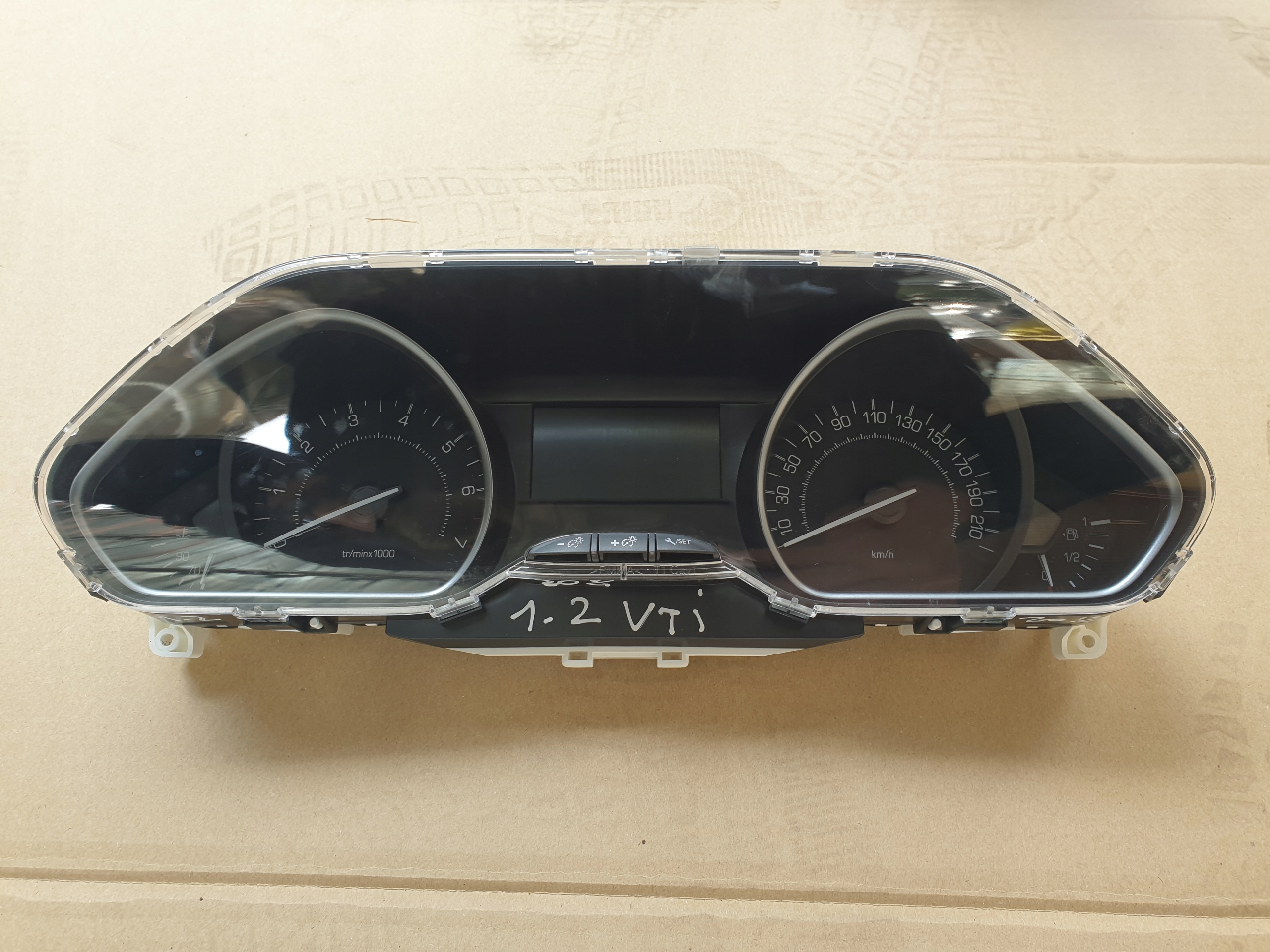 dials dials PEUGEOT 208 2015-2019 1.2 VTI 9822621180