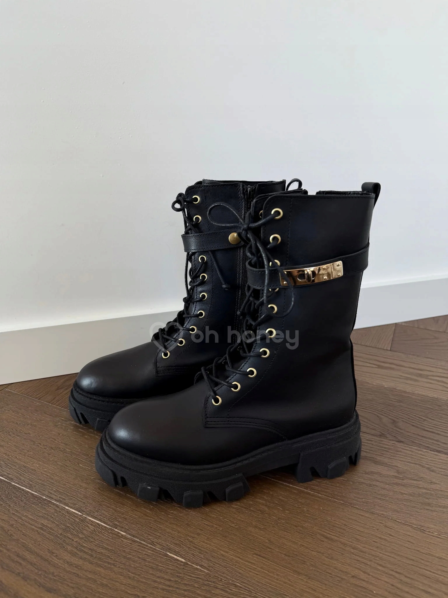 Kotníkové Boty z přírodní kůže, šněrované na silné podrážce, černé, Valor 38