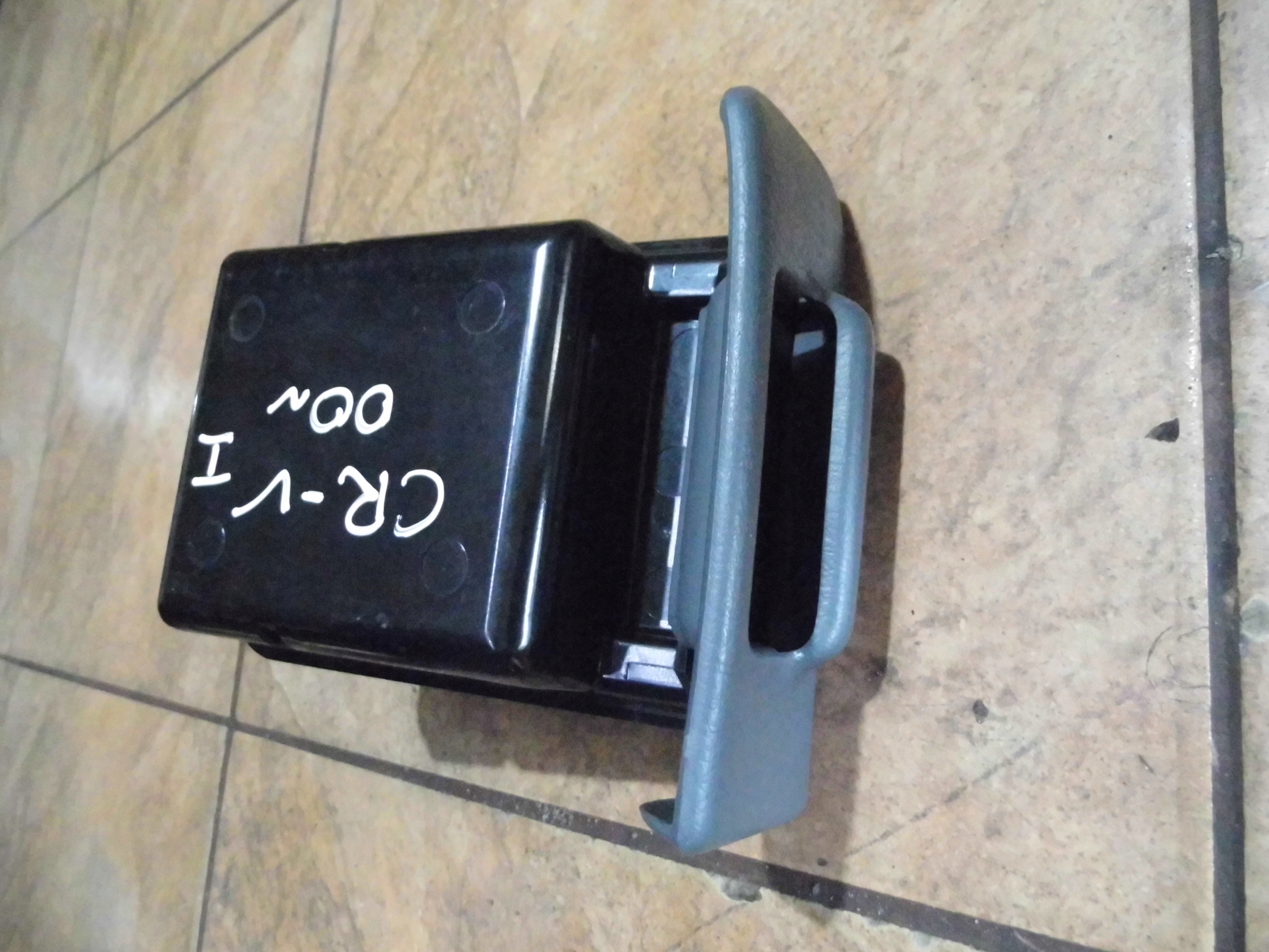 Honda CR-V и 2.0b 00' бардачок полка