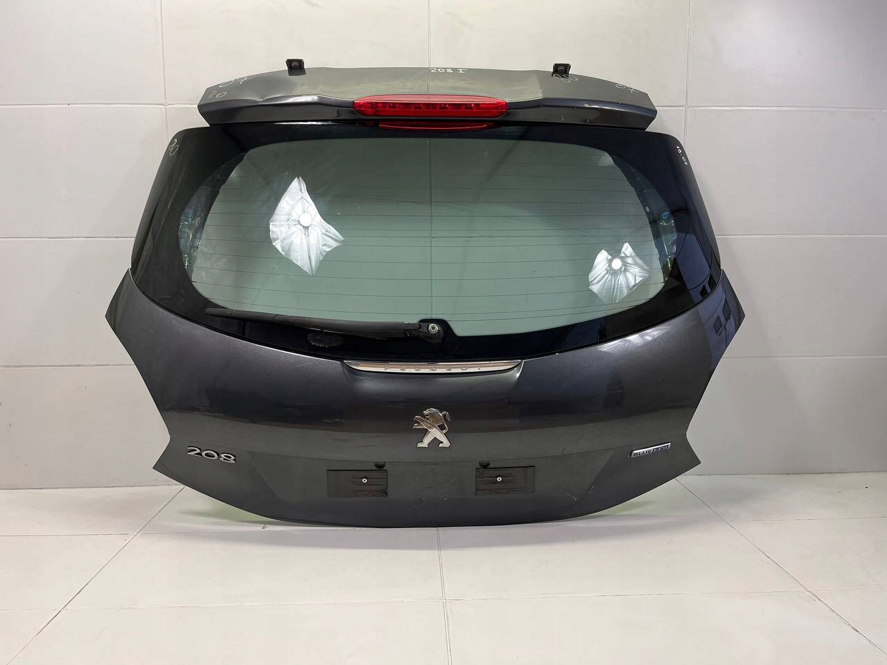 rear trunk door boot Peugeot 208 2015