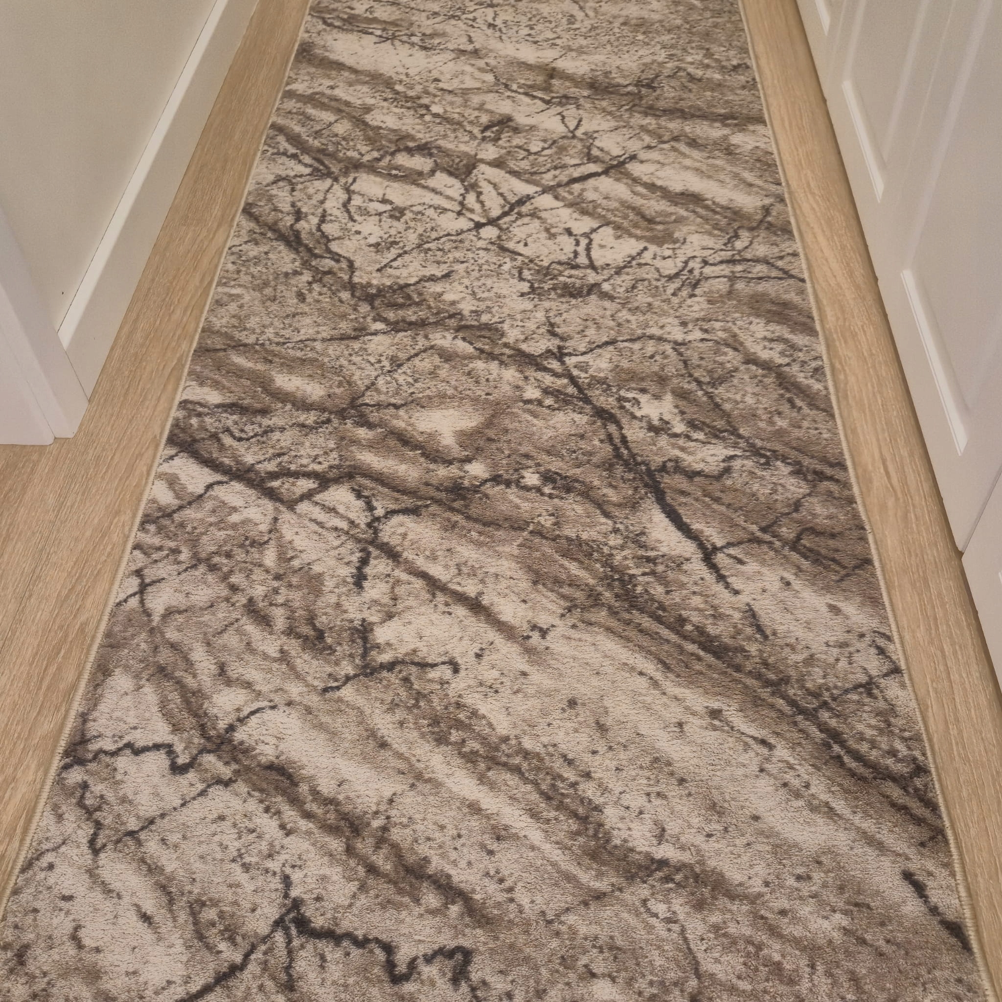 Miękki chodnik do przedpokoju AQUA MARBLE 04 szerokość 80 cm beżowy Grubość 12 mm