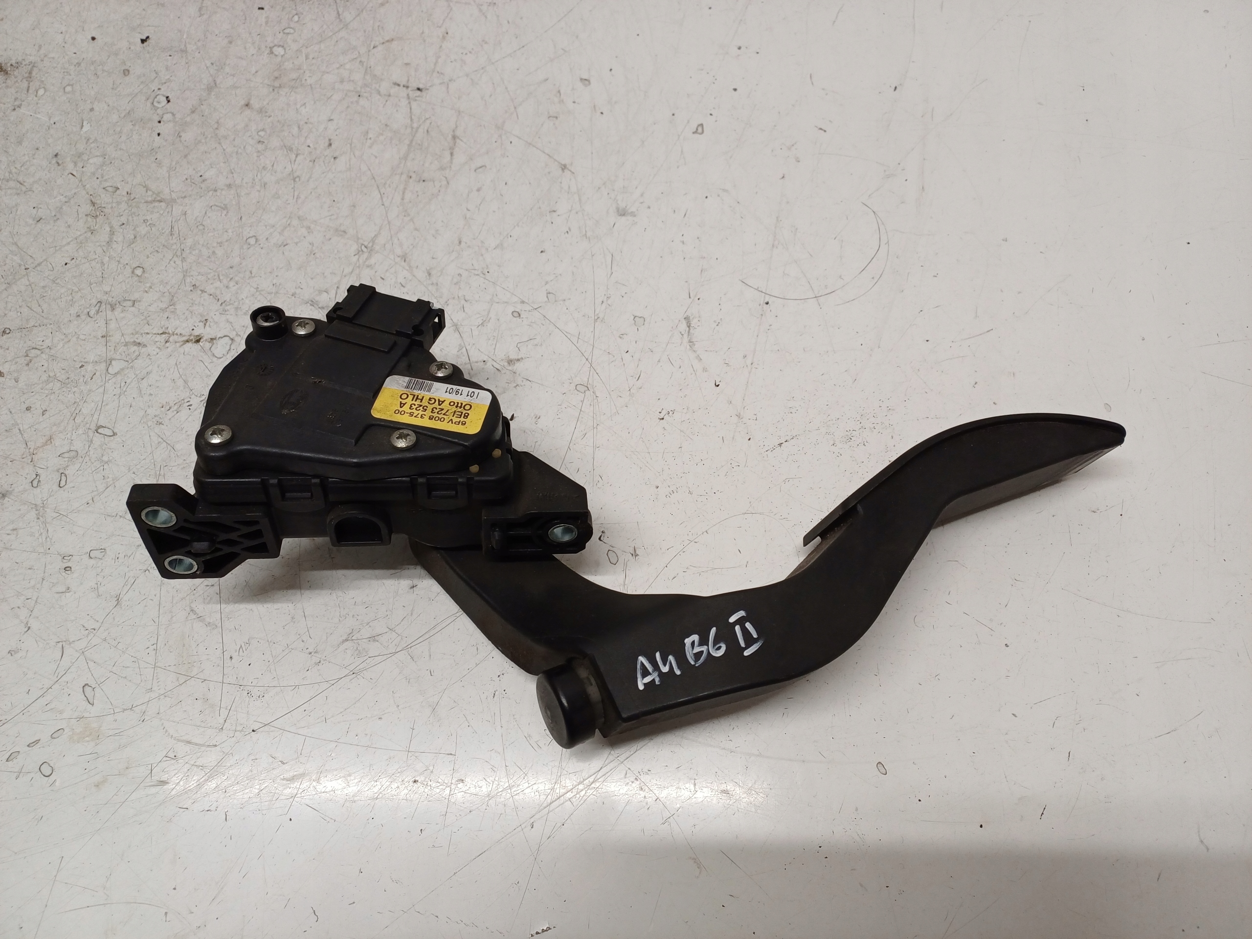 AUDI A4 B6 00-06 2.0 BENZYNA PEDAŁ POTENCJOMETR GAZU 8E1723523A