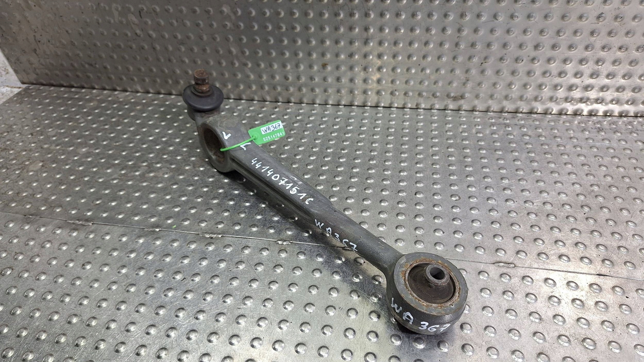 arm left front 441407151C AUDI V8 D11