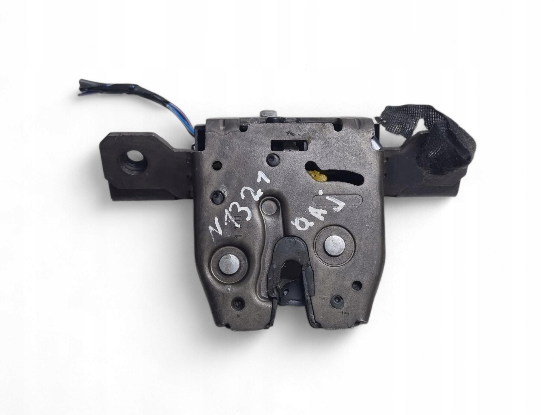 lock bonnet boot Opel Astra J 2011 13581023