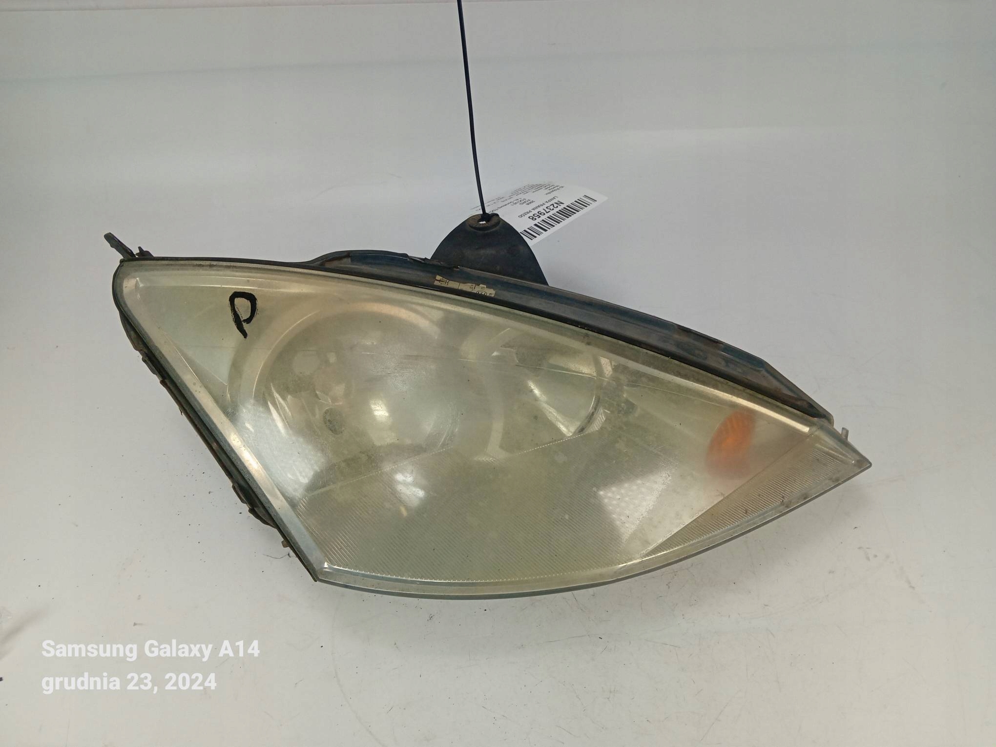 light right front FORD FOCUS and