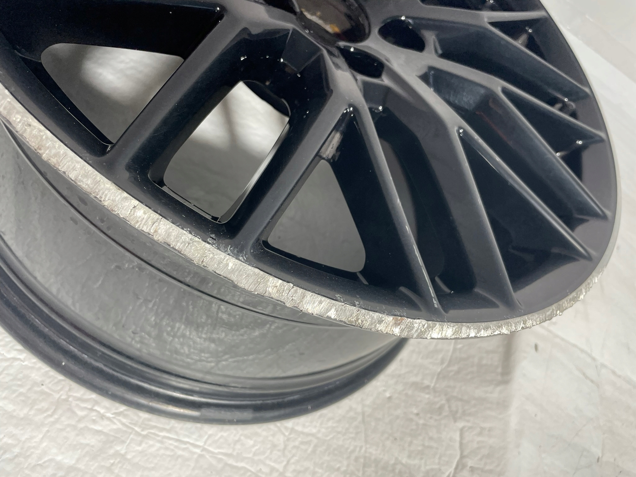 AUDI A4 B9 A5 8W disk hliníkový 8W0601025DD 8.0x18 ET40