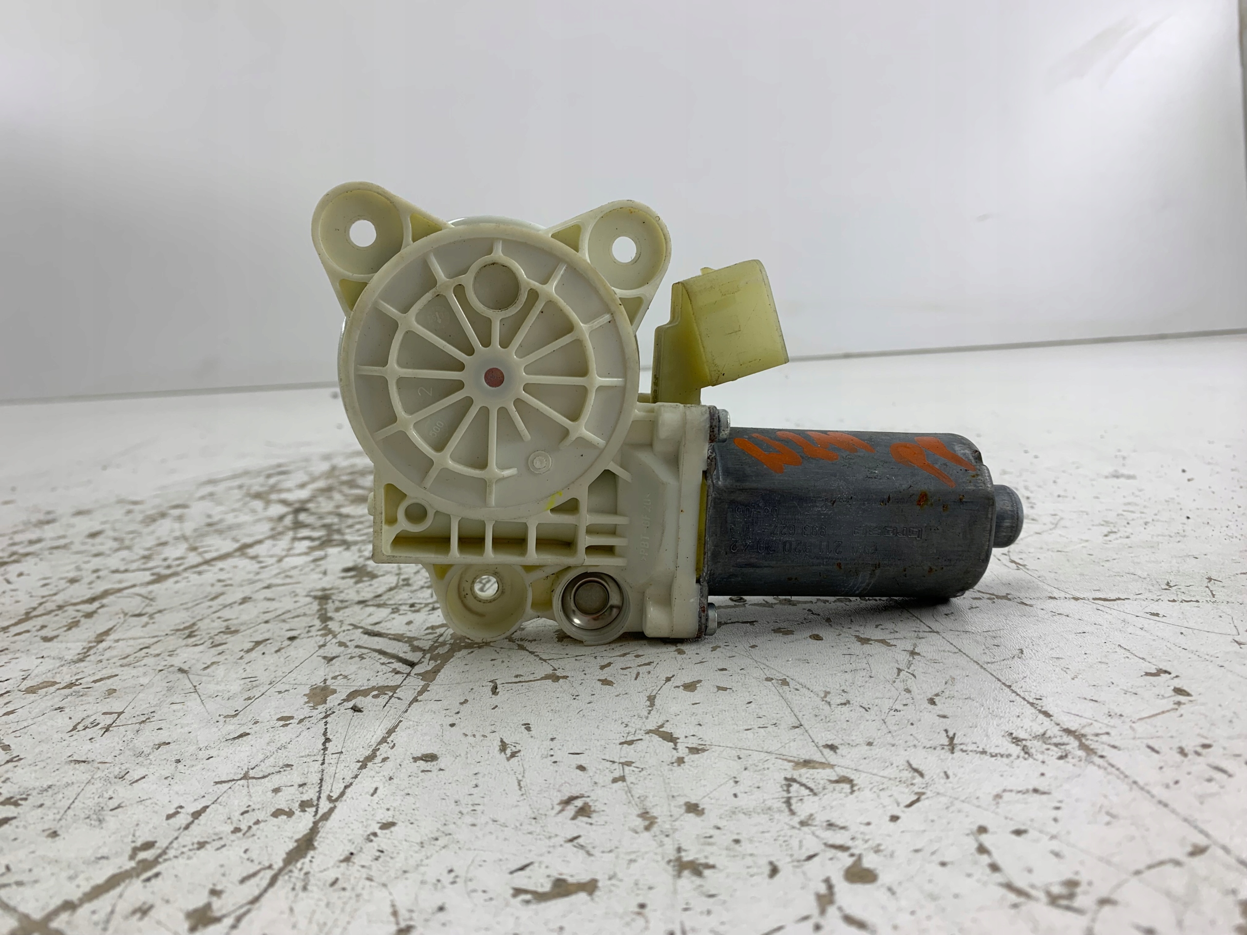 MERCEDES W211 mini motor windows right front 2118203042
