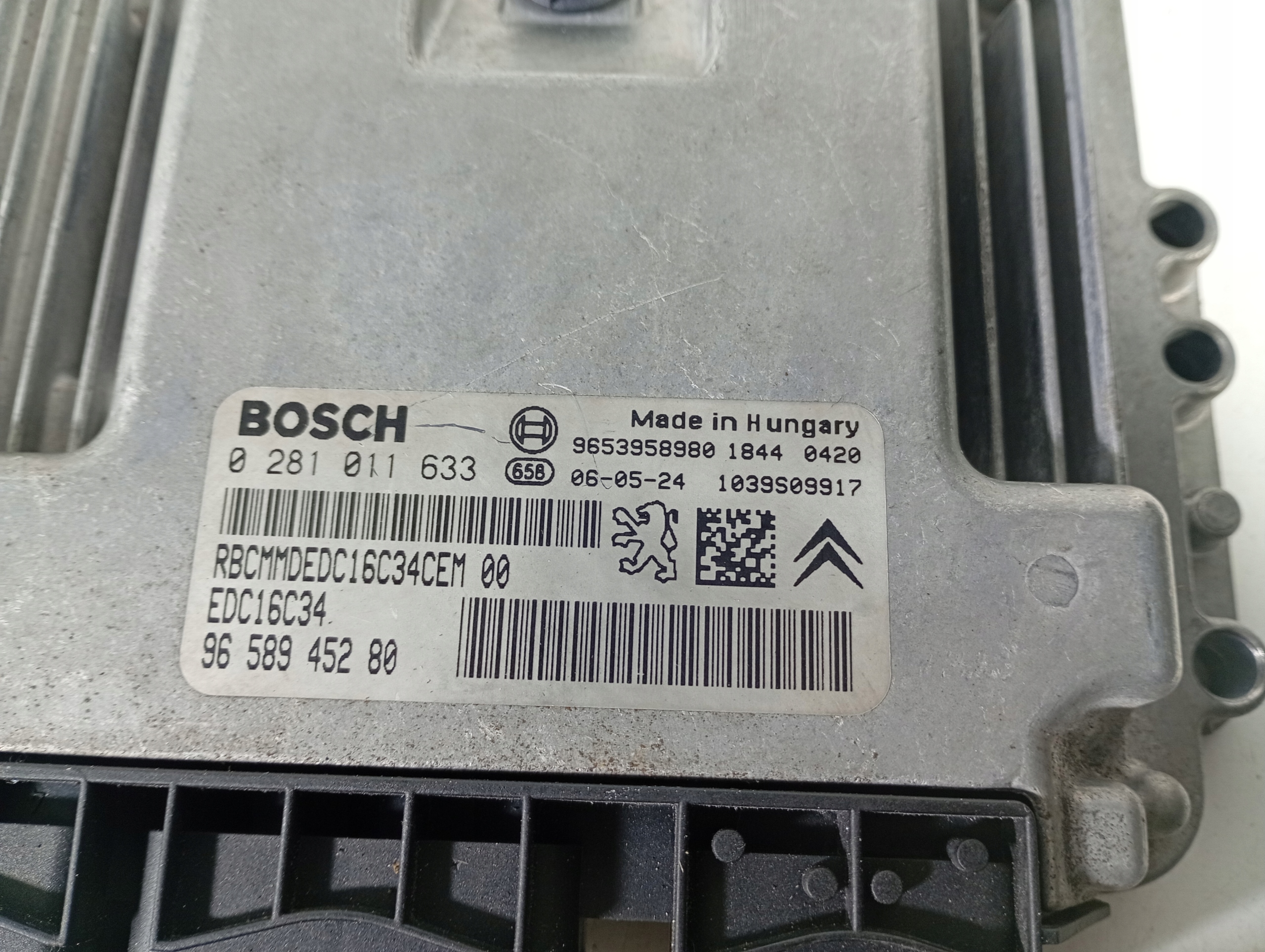 PEUGEOT 407 04-11 computer control unit of the engine OE 0281011633