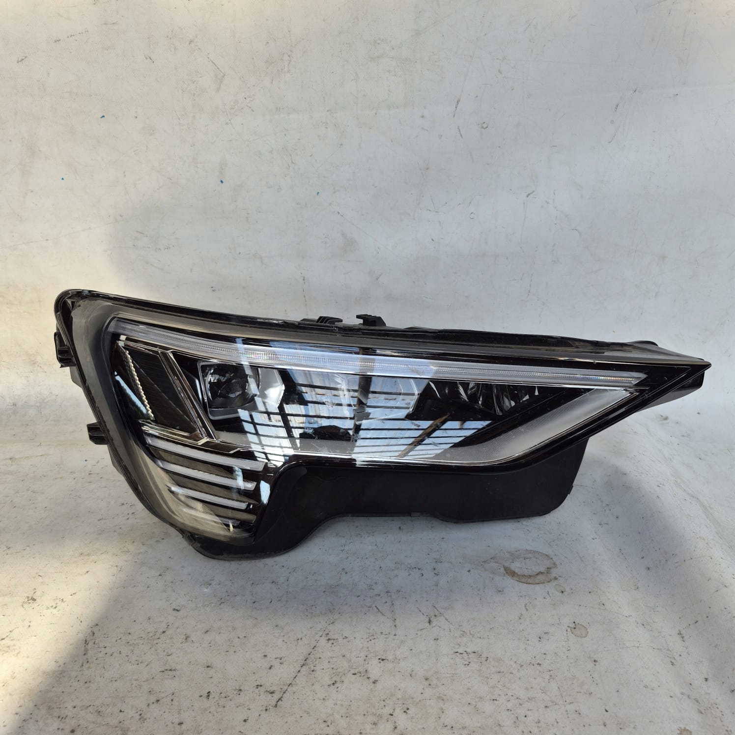 AUDI E-TRON 4KE light right front front FULL LED 4KE941040D