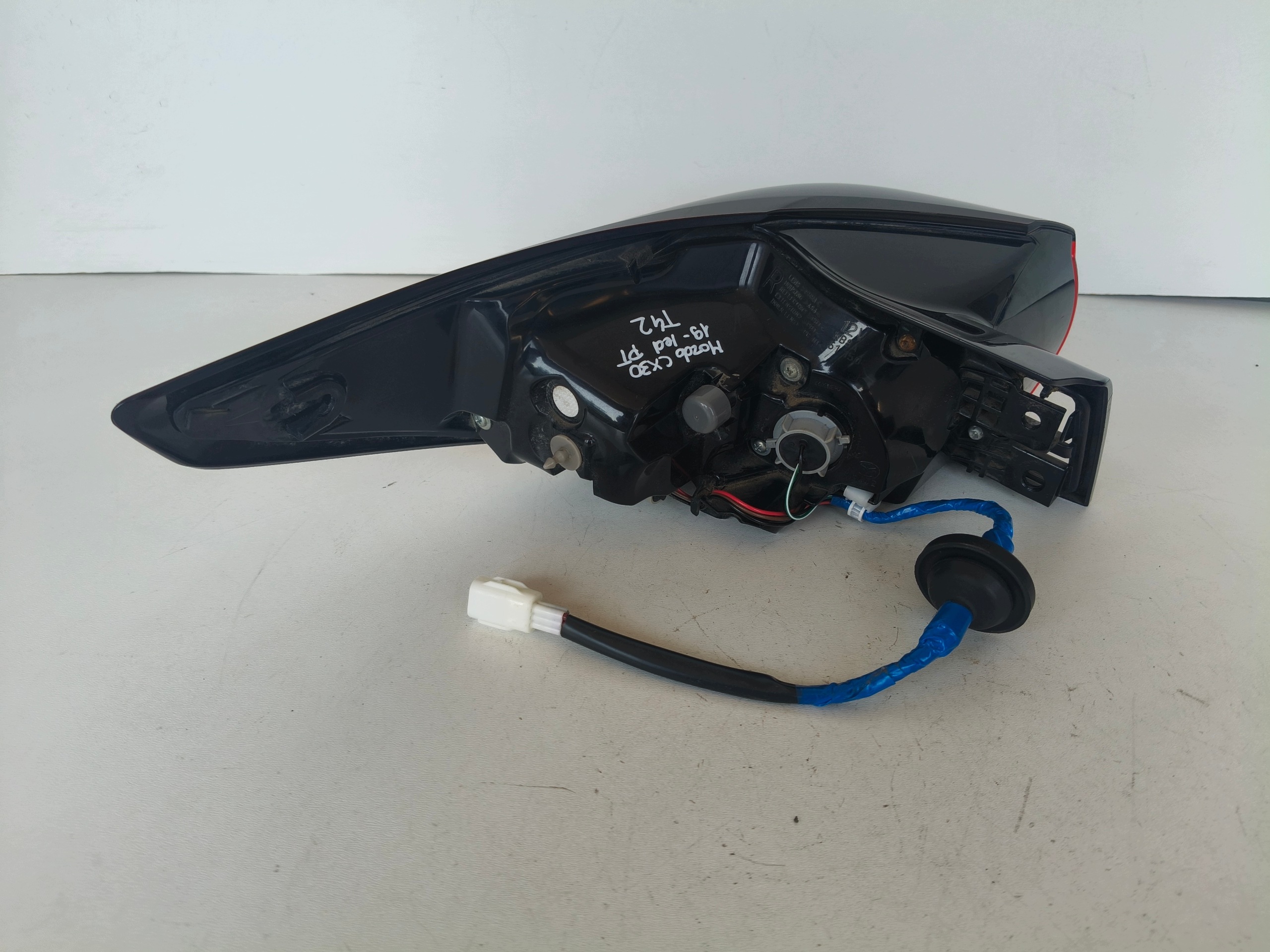 light right rear MAZDA CX30 19- LED T42