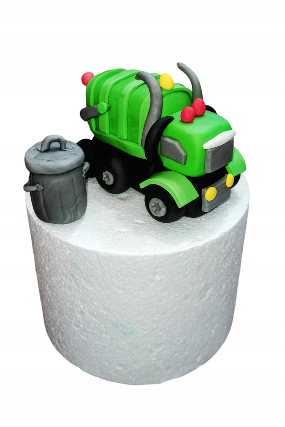 Figurka Śmieciarka z masy cukrowej na tort dekoracja ozdoba na urodziny