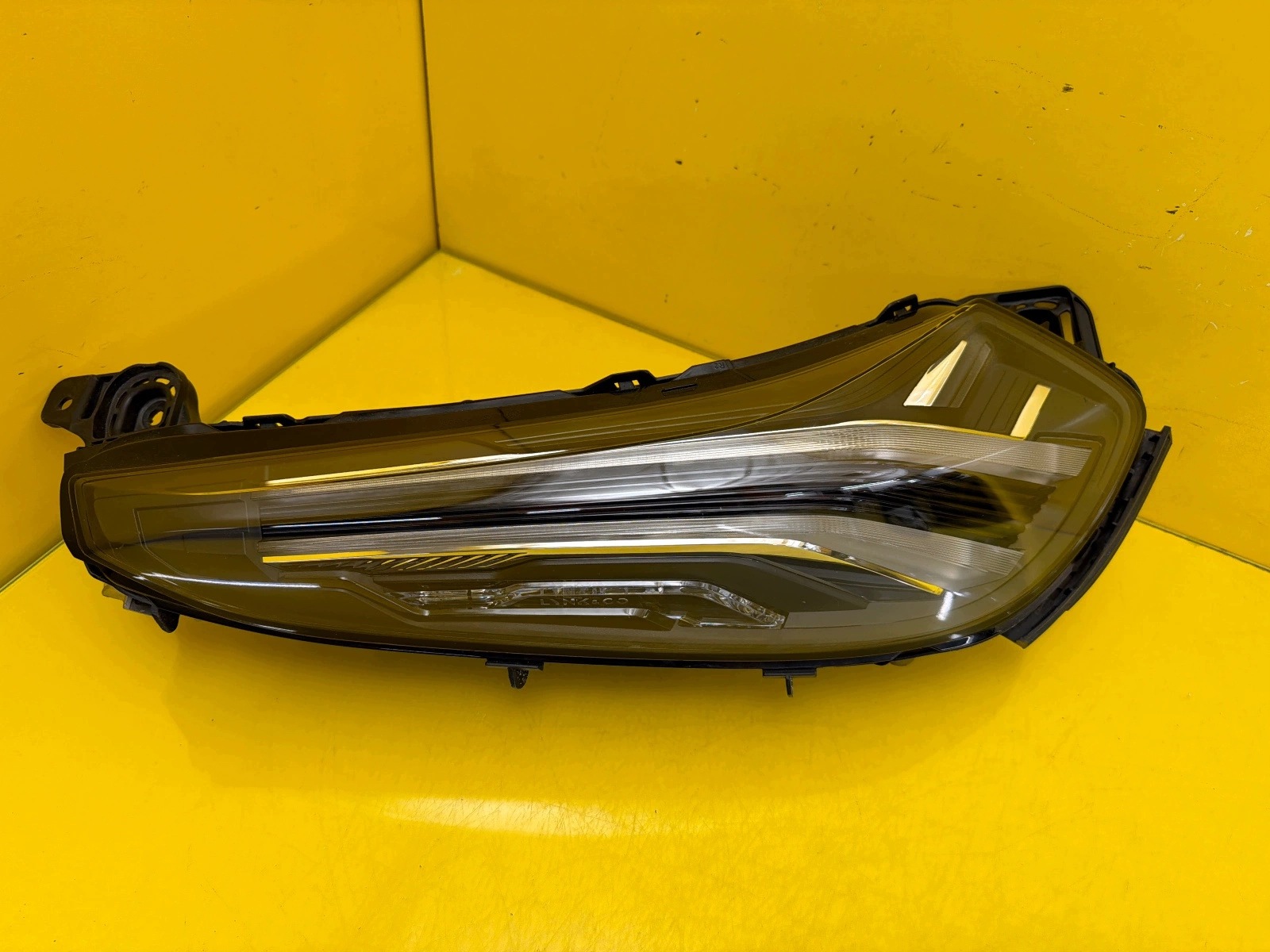 light right front Lynk&Co 01 DRL 8893628771