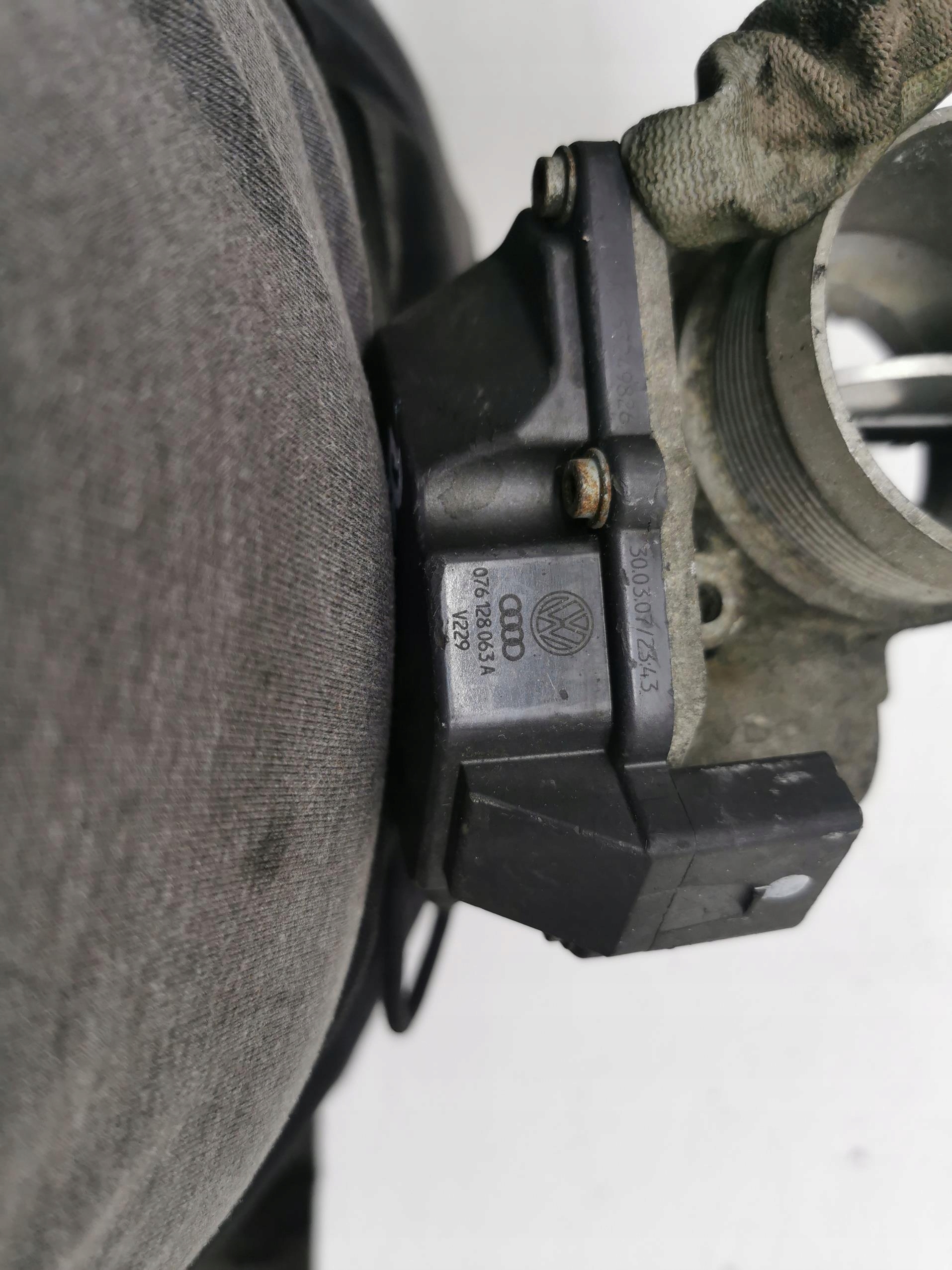 throttle flap VW CRAFTER 2.5 TDI 06-11 076128063A