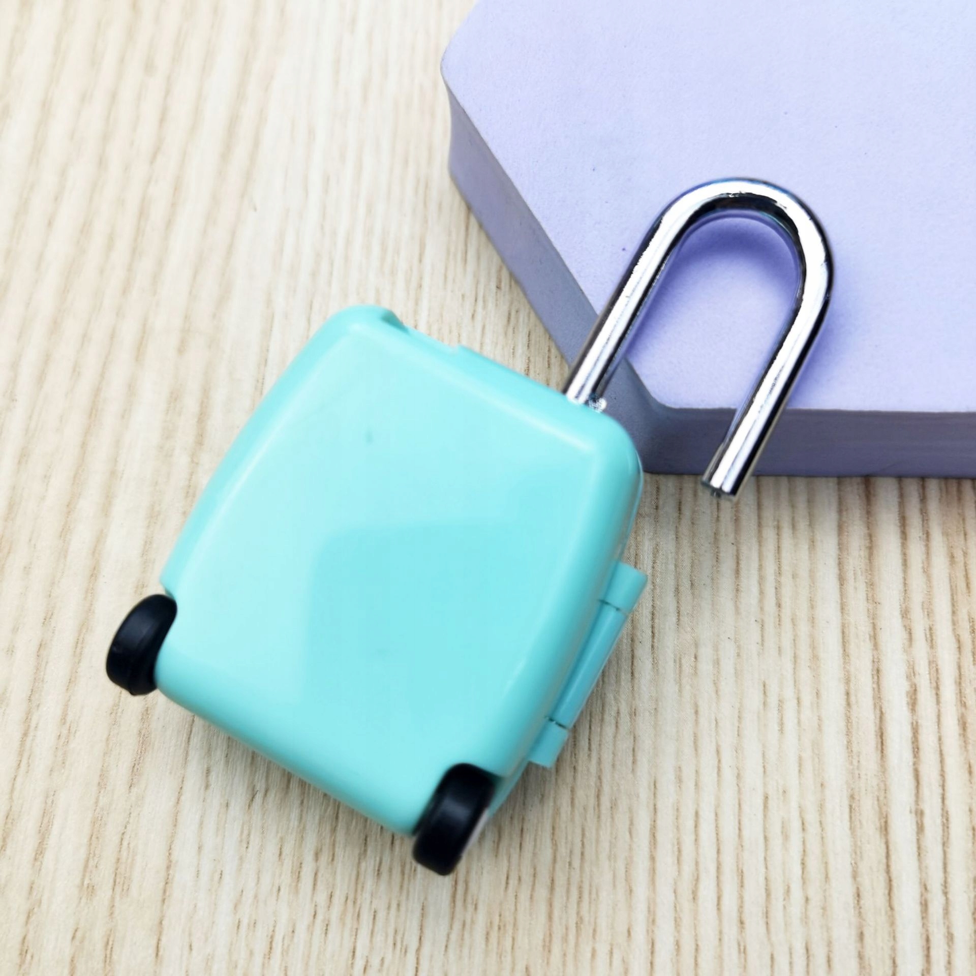 MAŁY ZAMEK MINI SZAFKA ORYGINALNY BLOKADA NA HASŁO Szerokość 120 mm