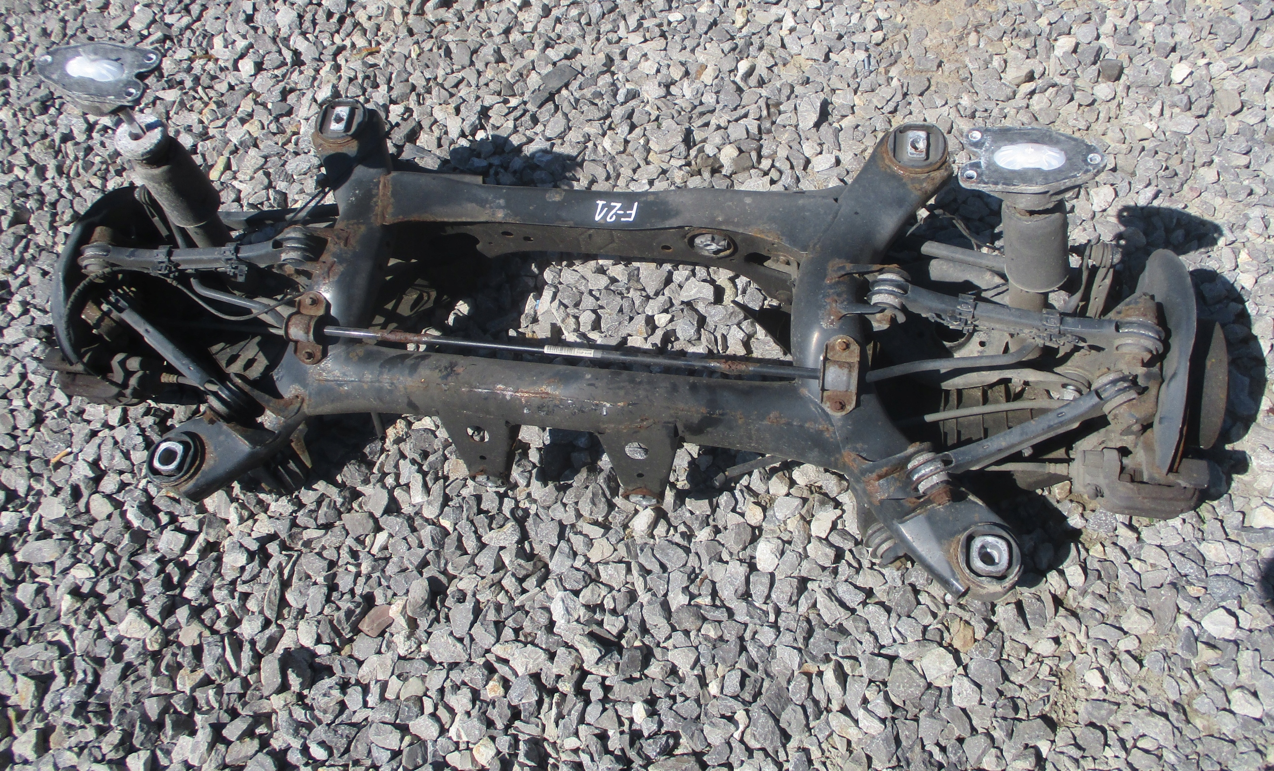 BELKA ZAWIESZENIA OŚ TYŁ WÓZEK BMW F21 COUPE 3D