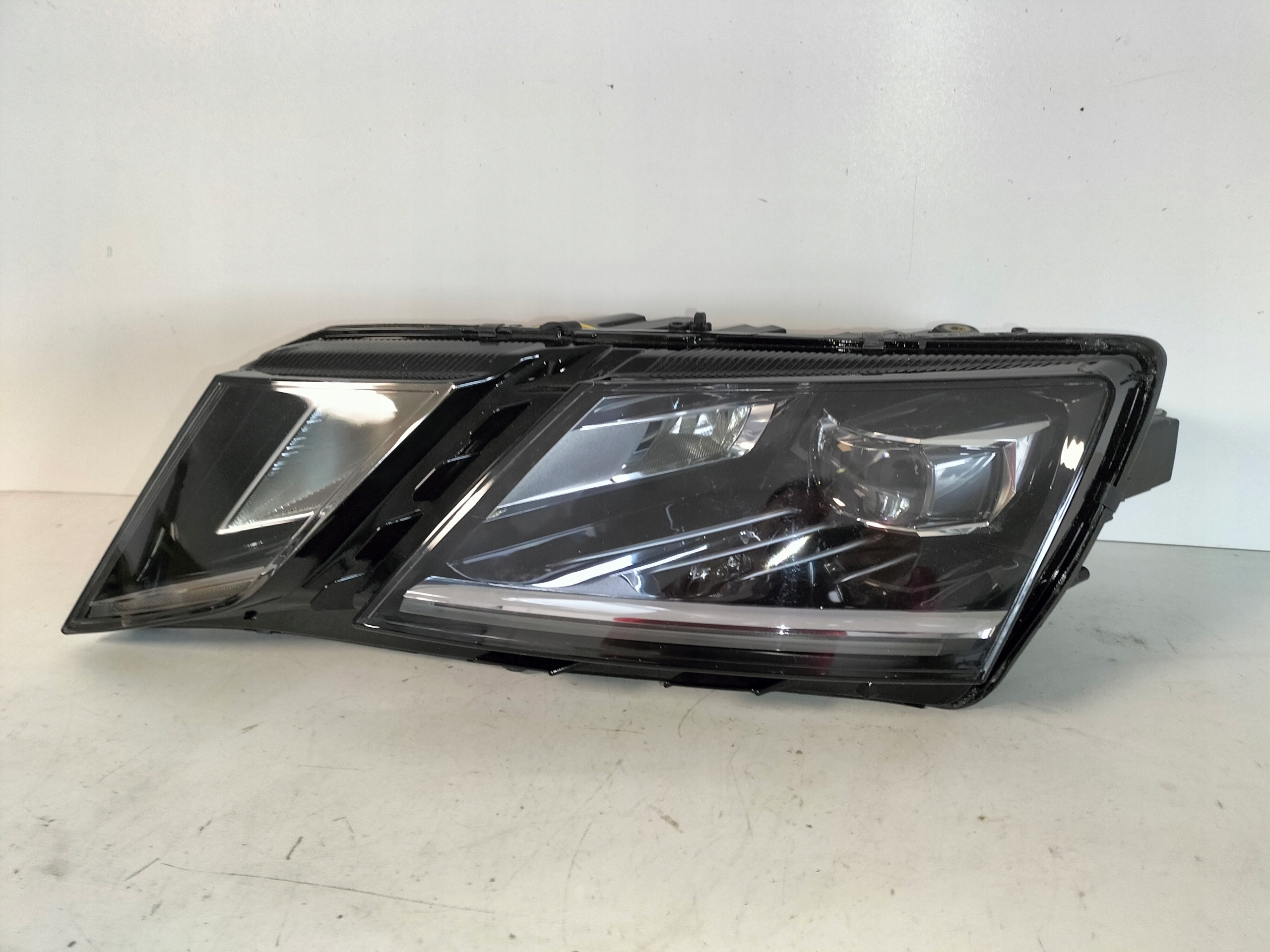 light front reflektor left SKODA OPCTAVIA 3 III LIFT 17-20 FULL LED