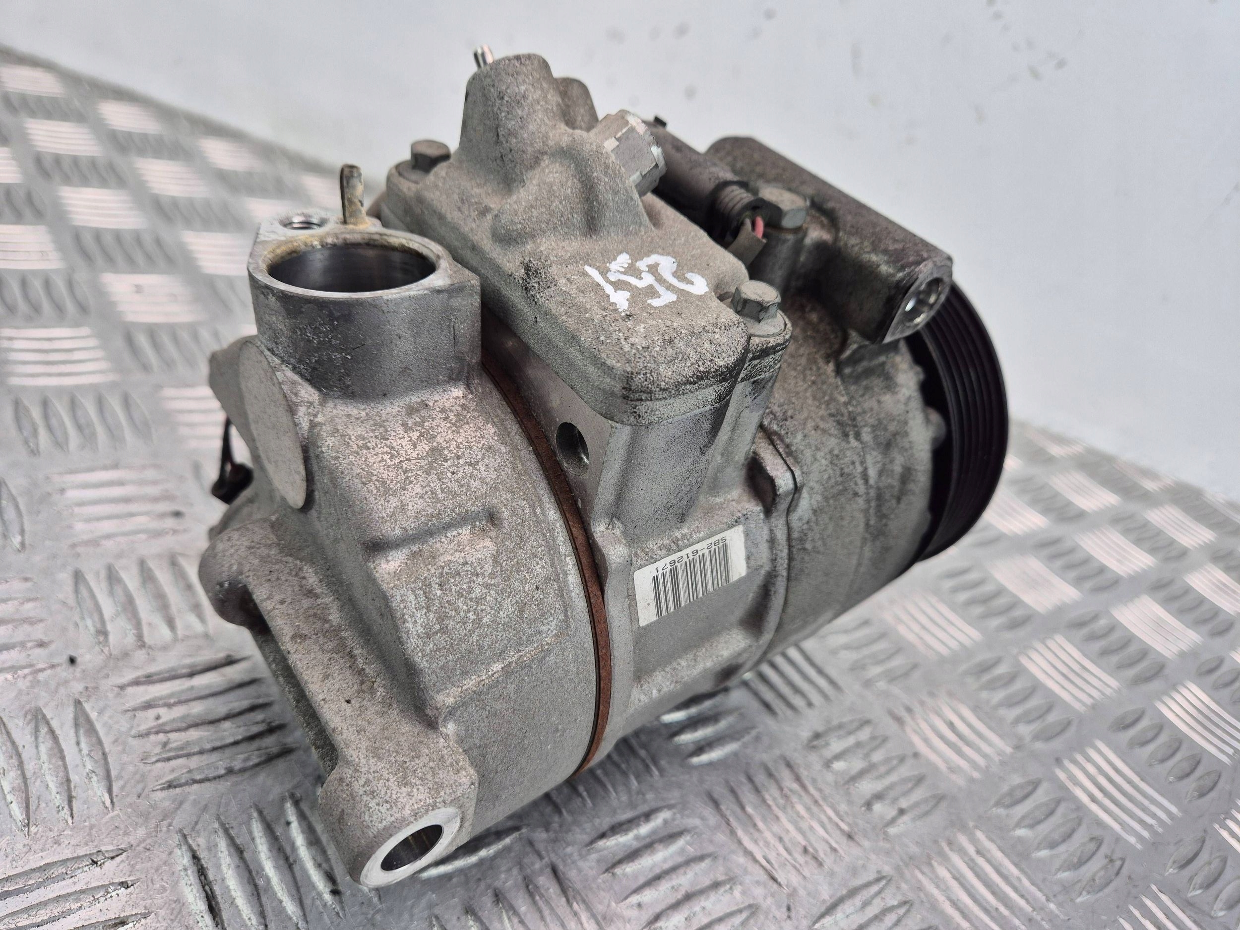 Mercedes C200 CGI W204 compressor; compressor of the air conditioning A0032304811