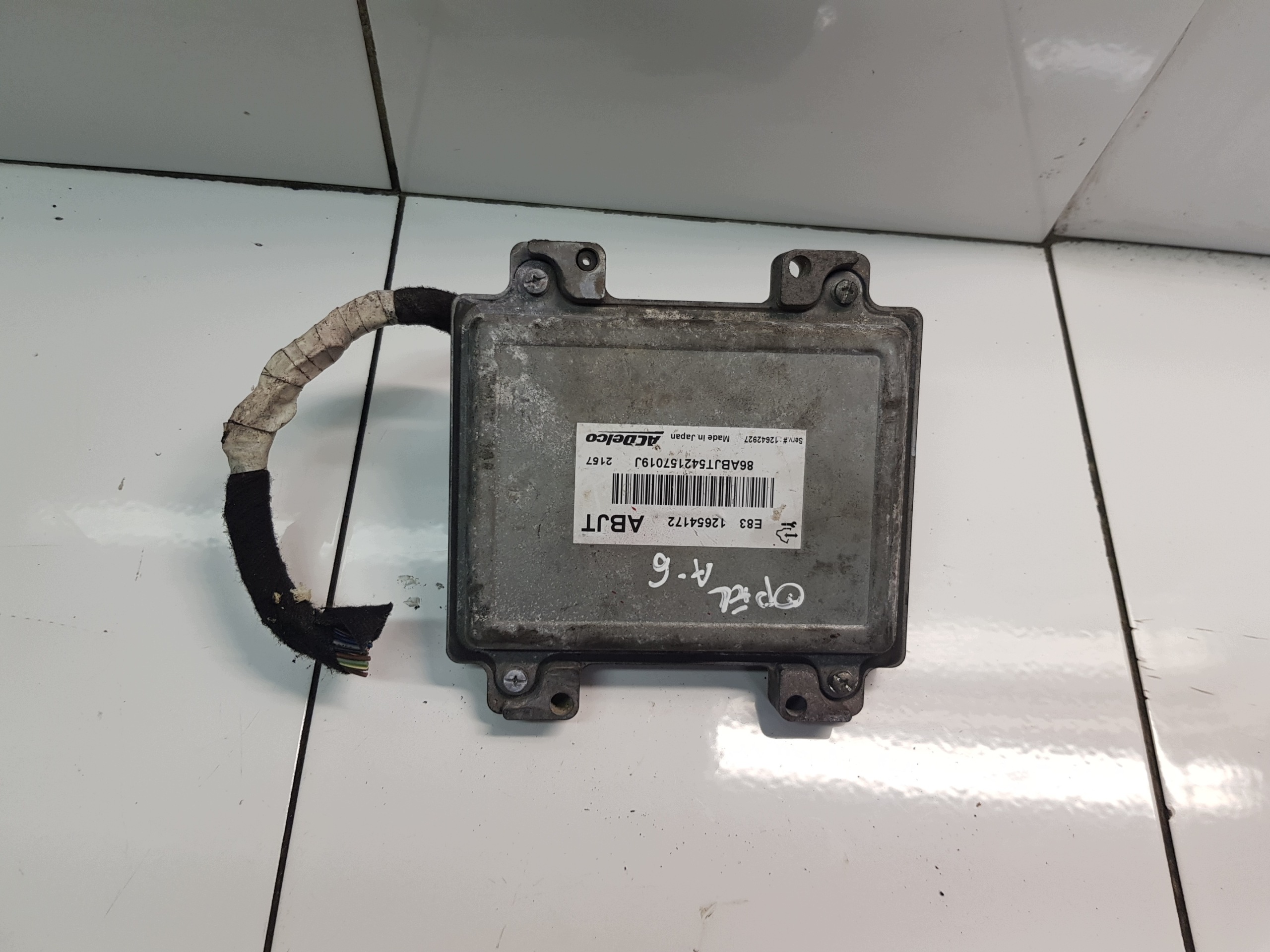 OPEL ASTRA CORSA MERIVA B 1.4T computer control unit of the engine 12654172