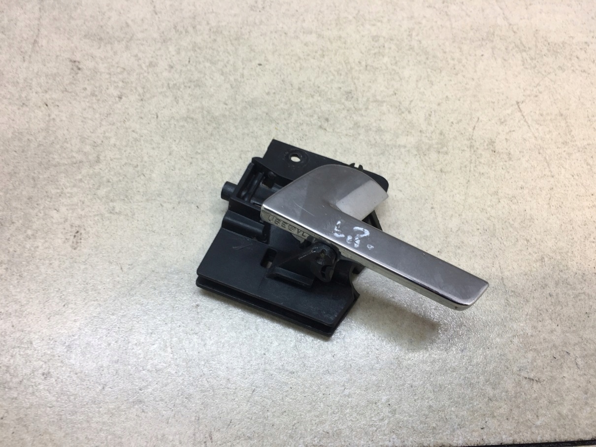 klika vnitřní levý předek PHAETON 3D0837617D