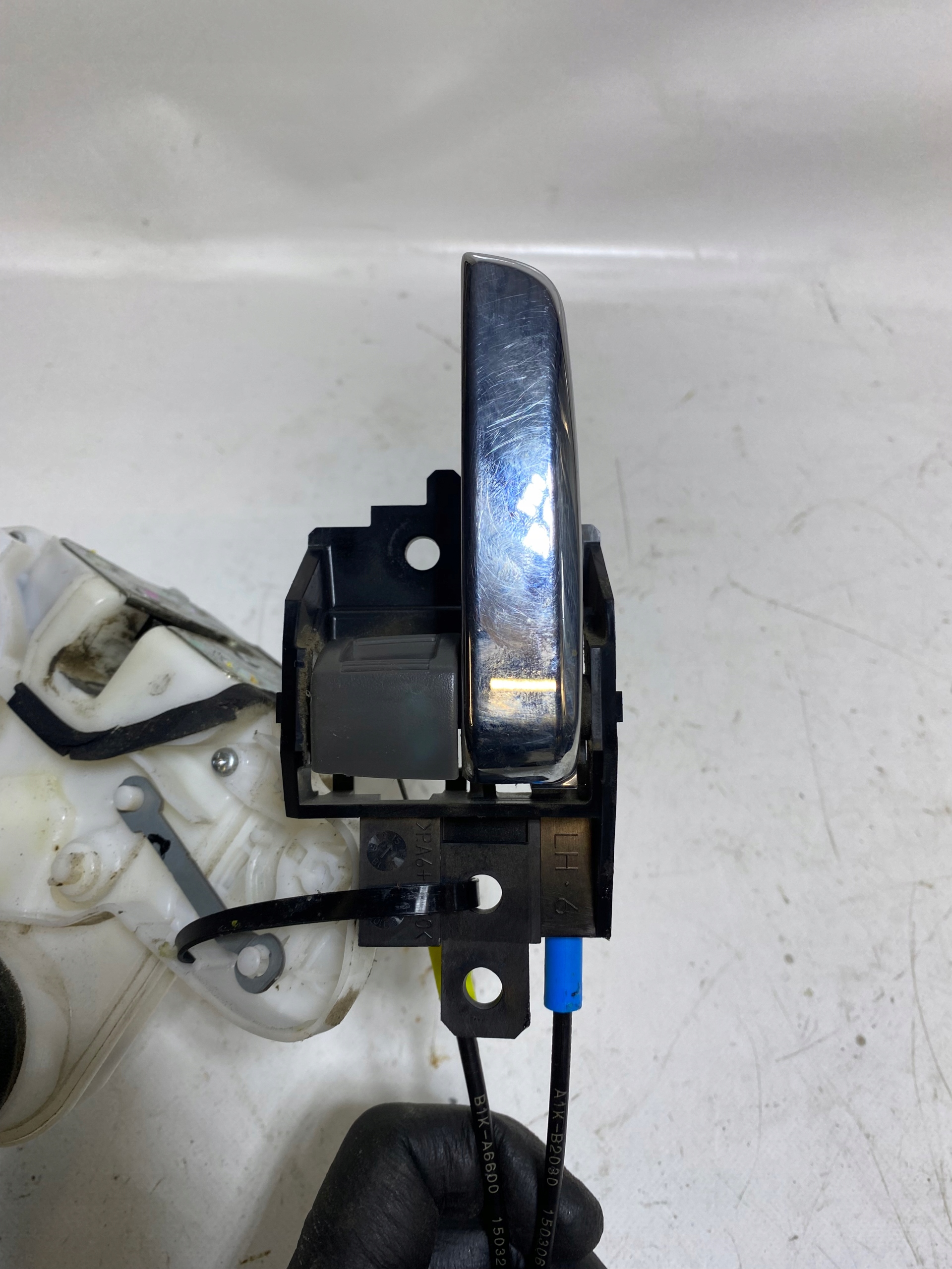 MITSUBISHI L200 V Fiat FULLBACK lock door handle left front 15->