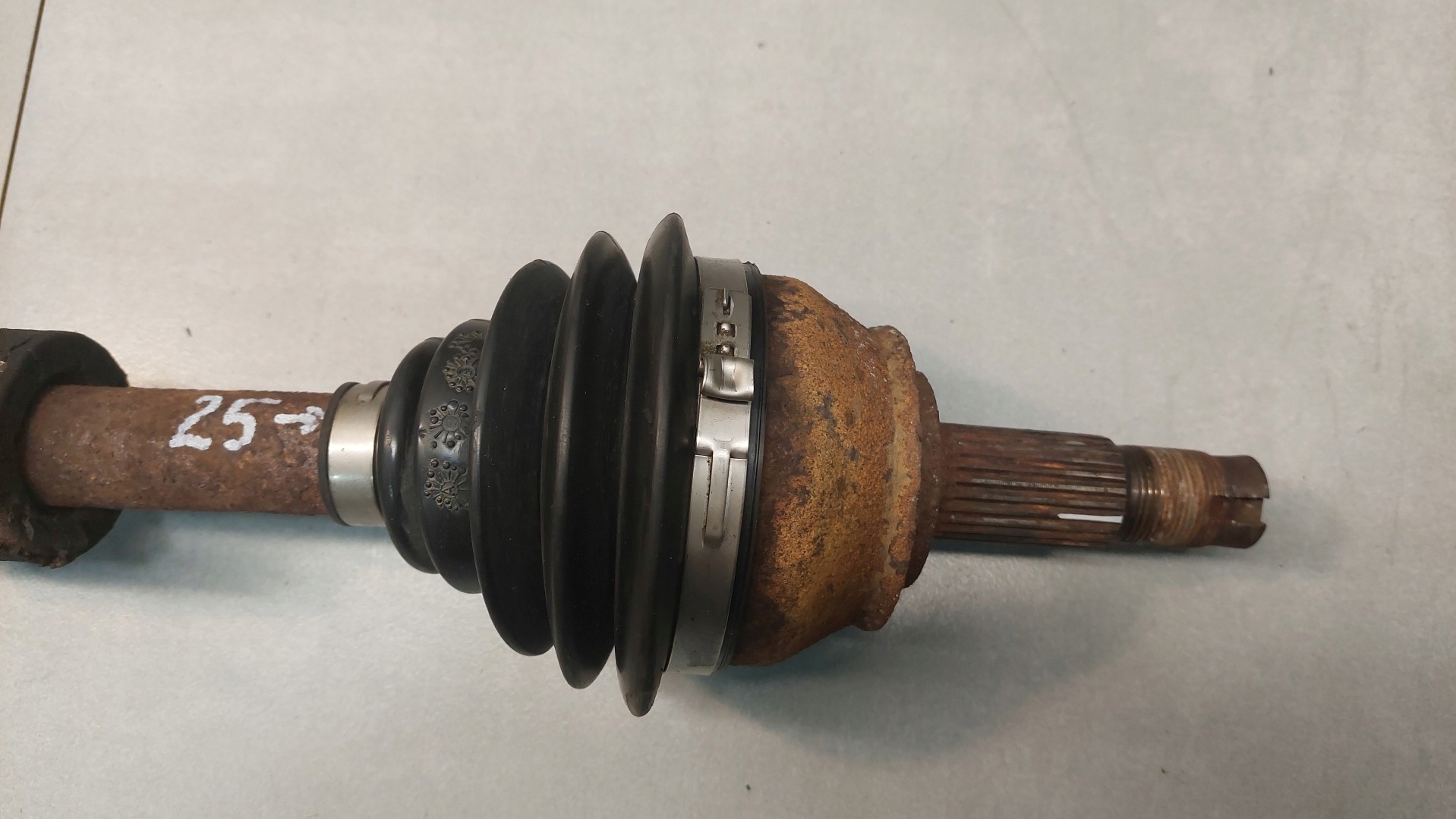 semi-axis left short. ALFA ROMEO 147 1.6