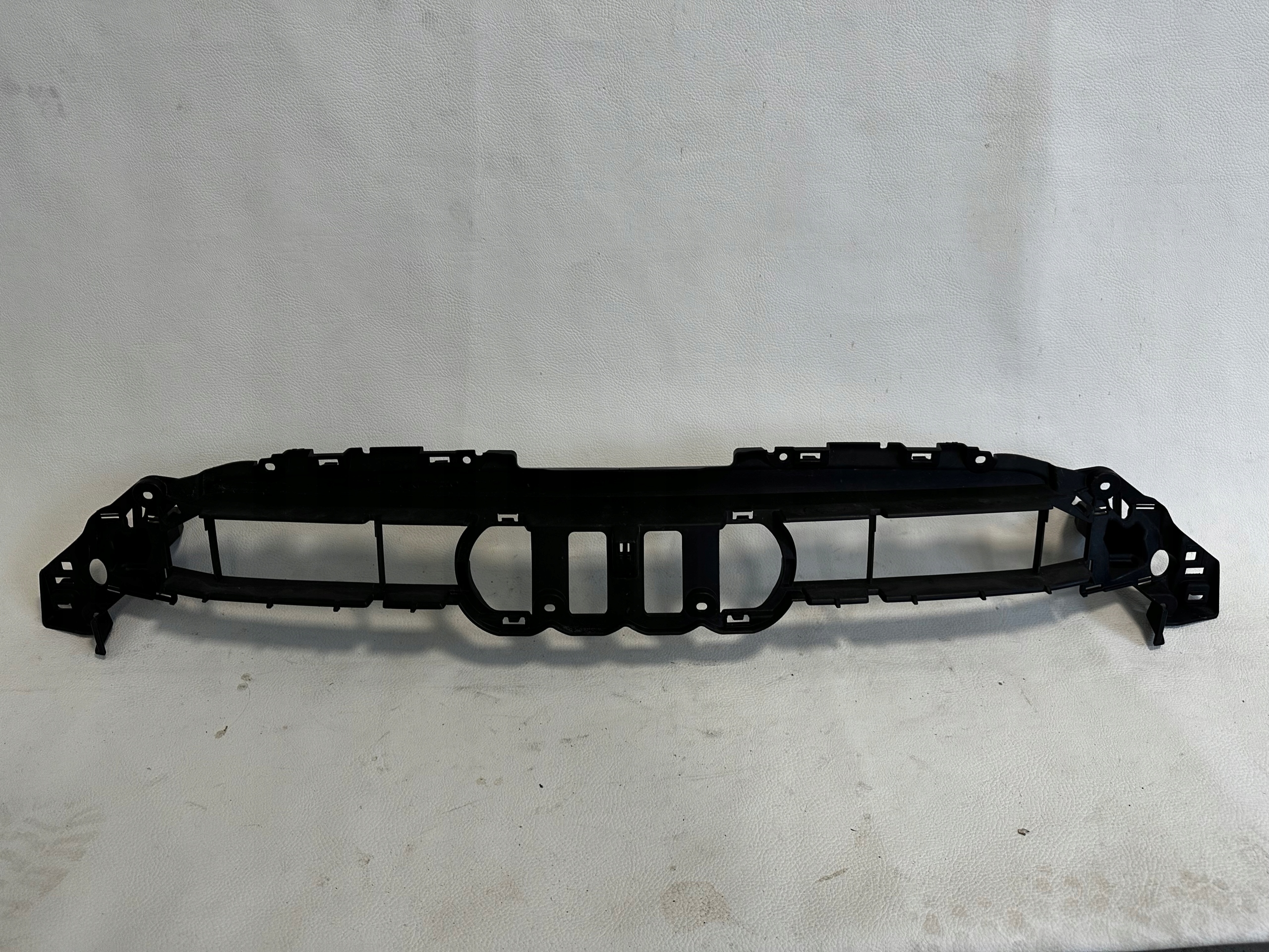 Audi A3 V8 LIFT pillar grille 8V3