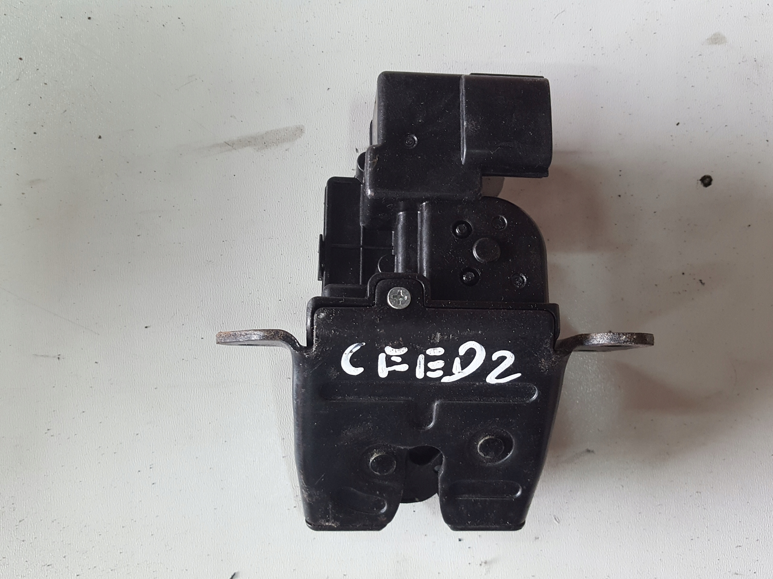 KIA CEED 2 II 12 - 16R HB замок KLPAY багажника задній