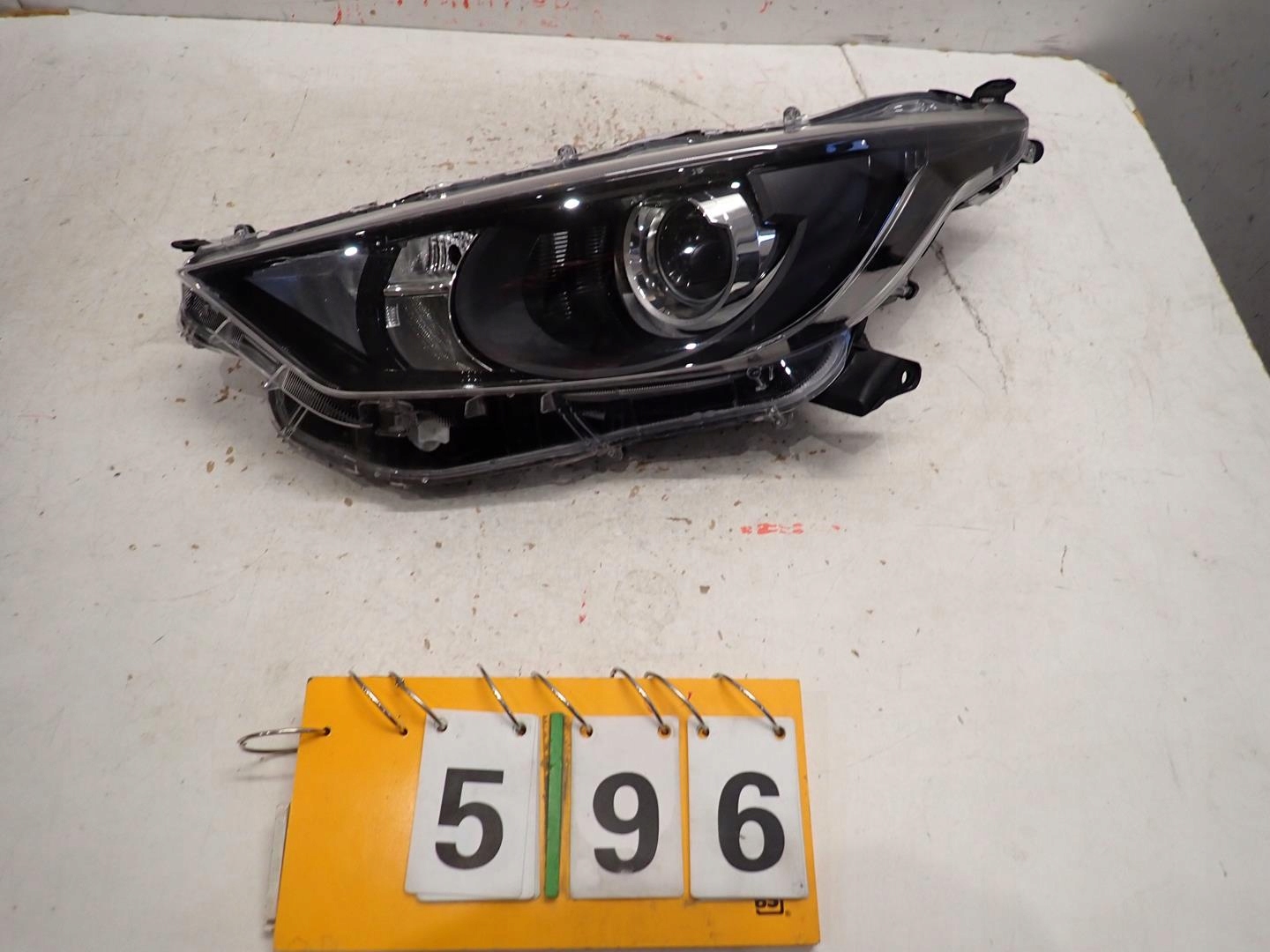 light front front left TOYOTA YARIS IV 2020