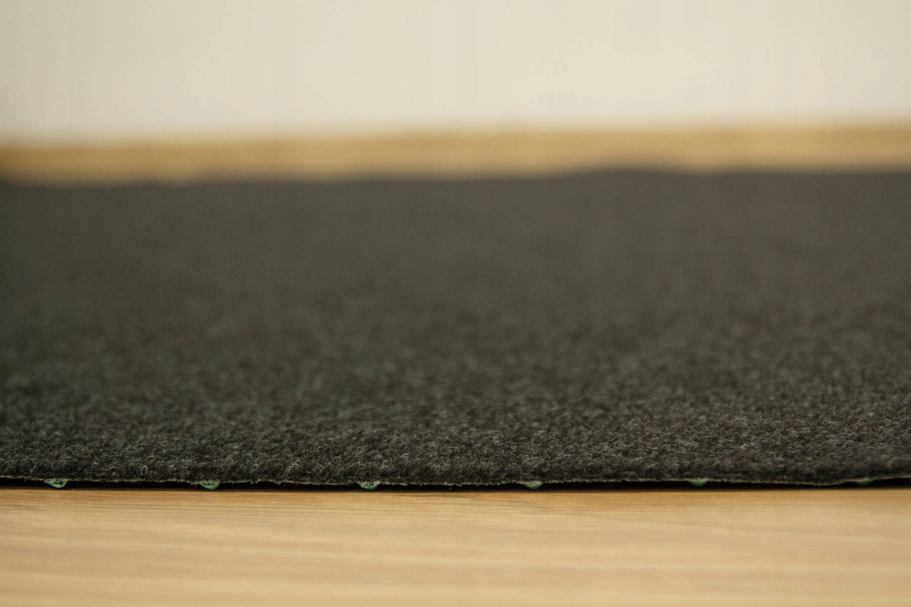 szer. 2m ANTRACYTOWA WYKŁADZINA REMONTOWA IGŁOWANA NA EVENT TARGI STOISKO Kolor odcienie szarości